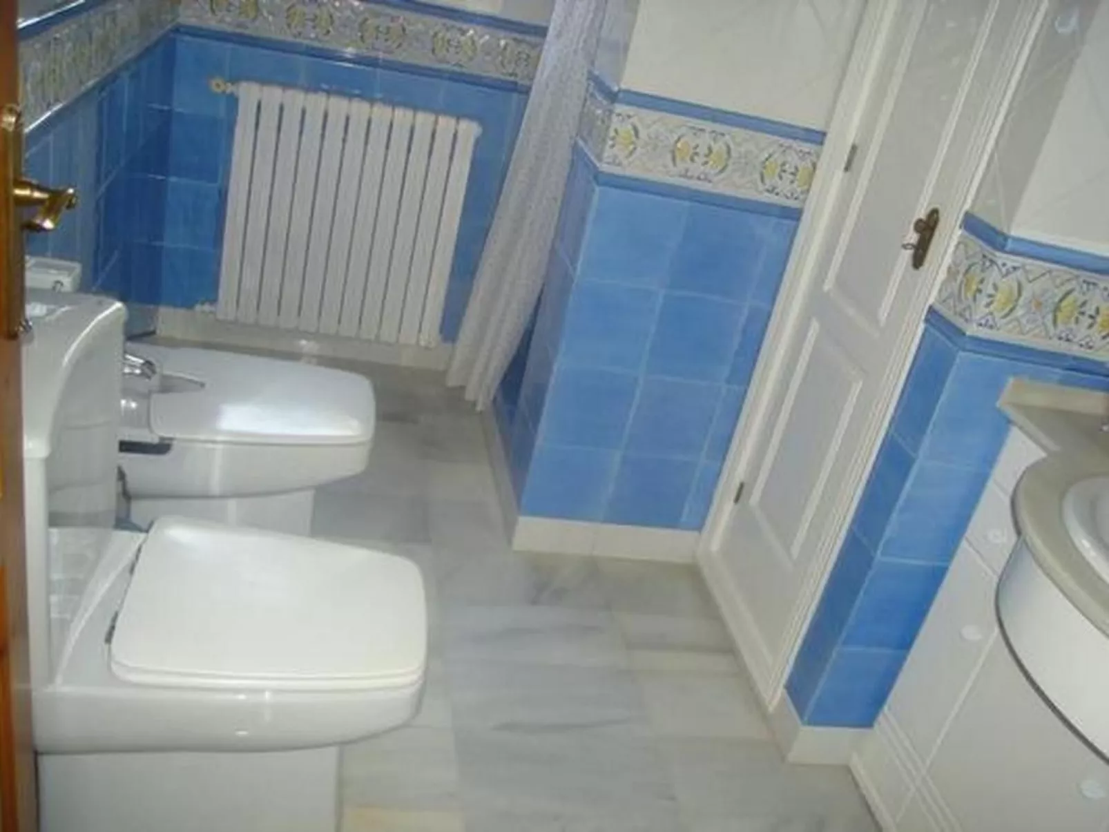 Mit Pool am Meer-Dedans