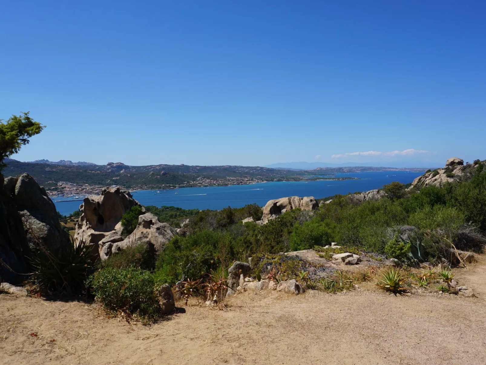 Für 4 Personen ca. 80 m&sup2; in Arzachena, Sardinien (Nordsardinien)-Outside