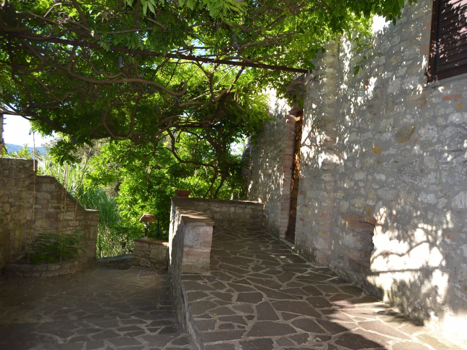 Altes Steinhaus mit Garten-Image-tags.info