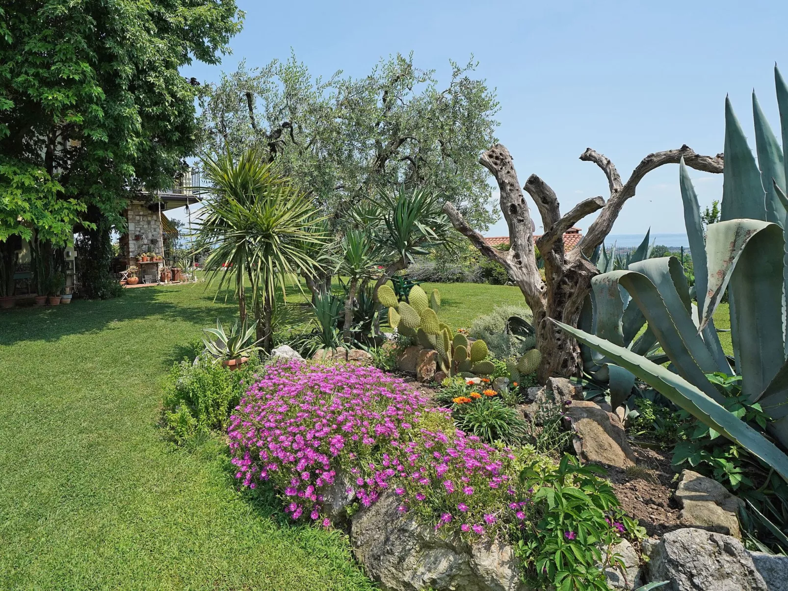 Wohnung mit Blick auf den Gardasee-Draußen