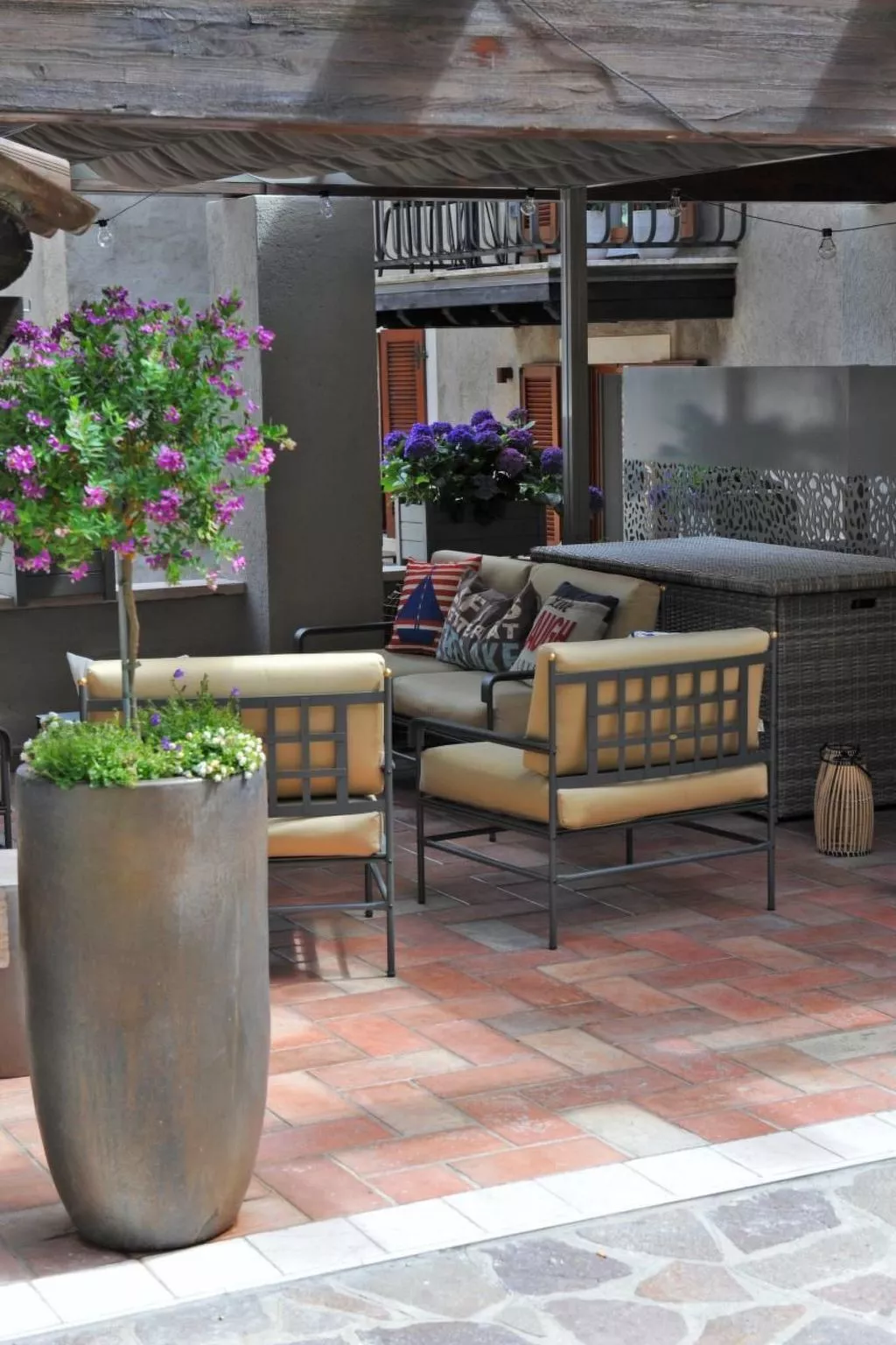 Große Wohnung in Limone Sul Garda mit Terrasse und Garten und Nah am Strand-Outside