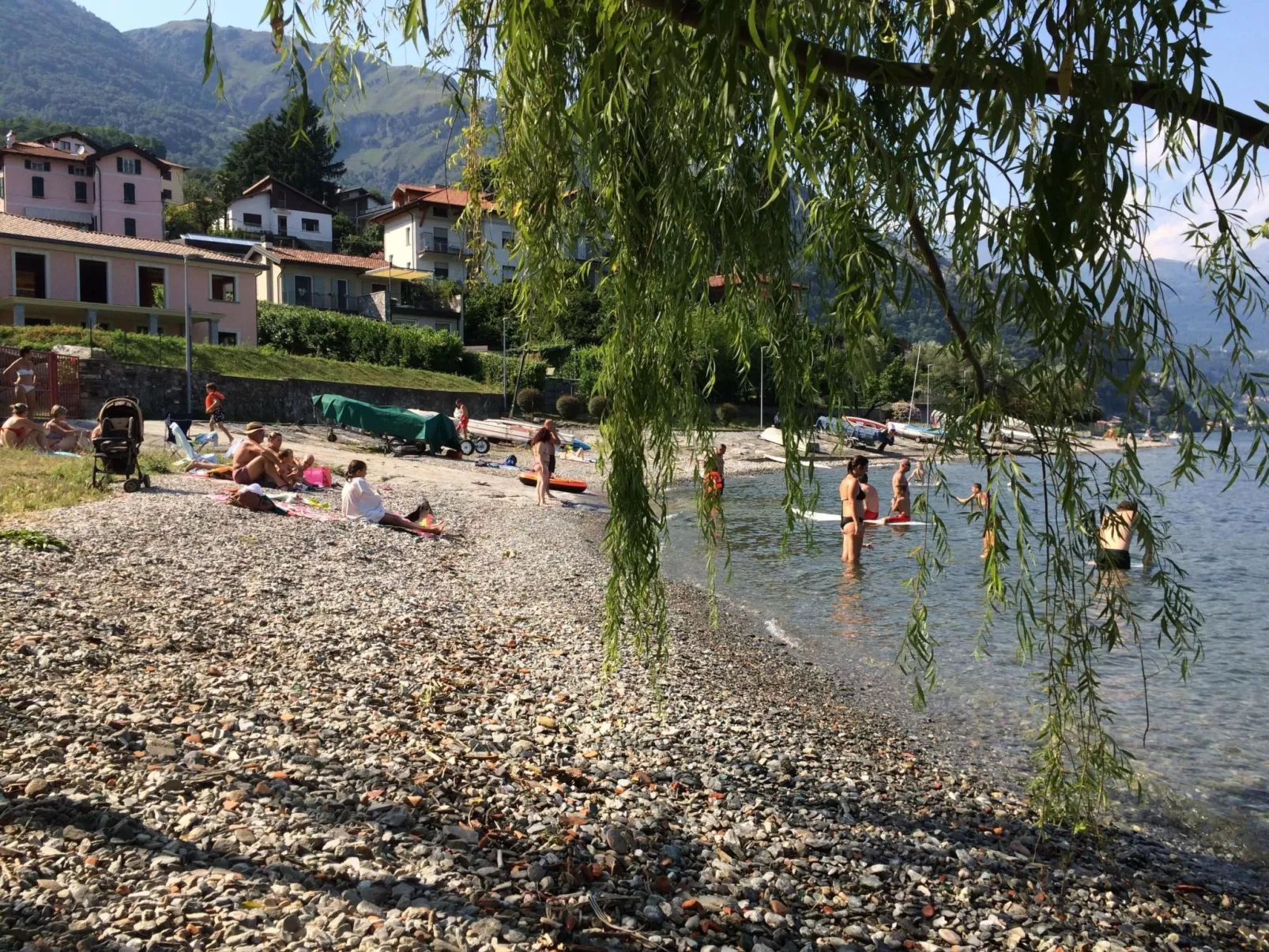 Wohnung Annetta mit Sicht auf See und Berge-Draußen