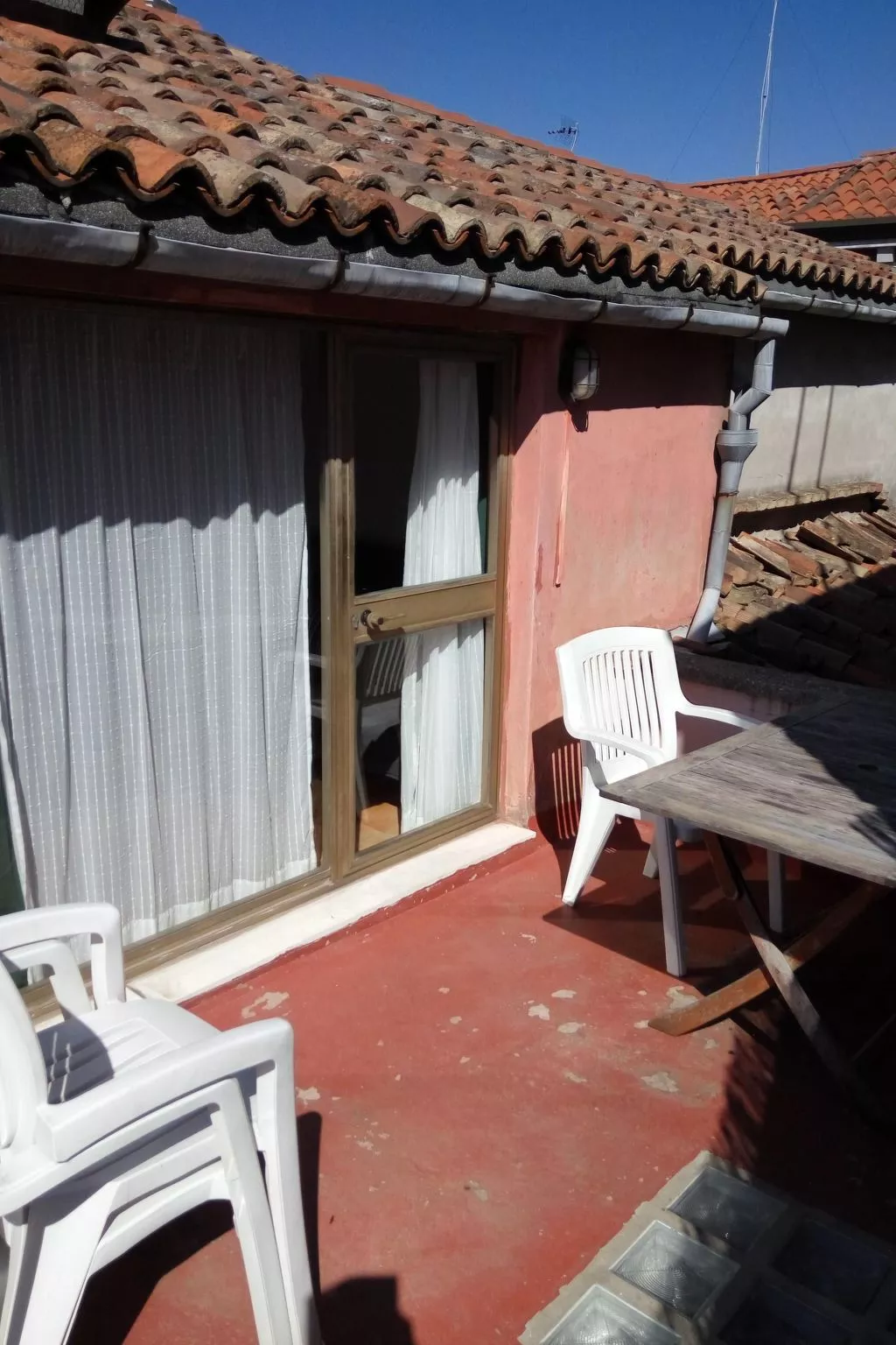 Zweijährige Terrassenwohnung-Outside