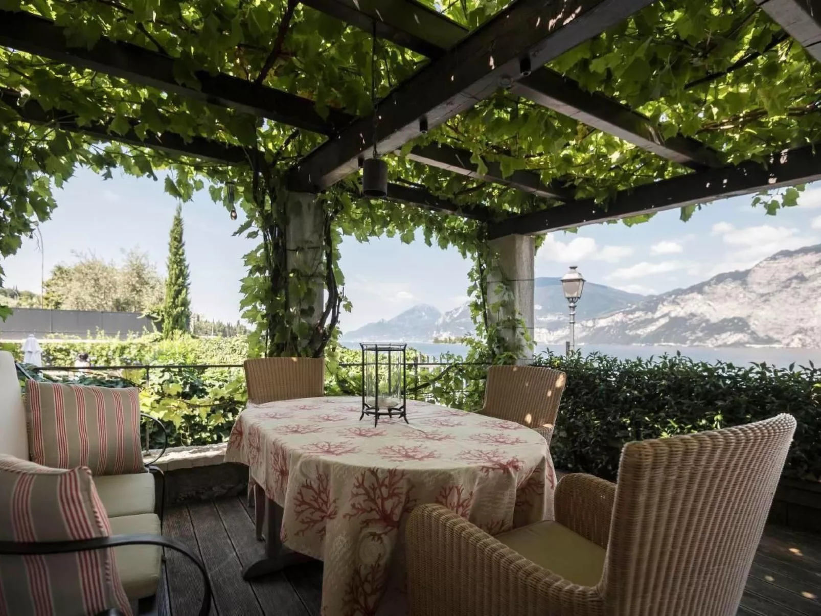 Traumhafter Rustico direkt am Ufer des Gardasees-Image-tags.info