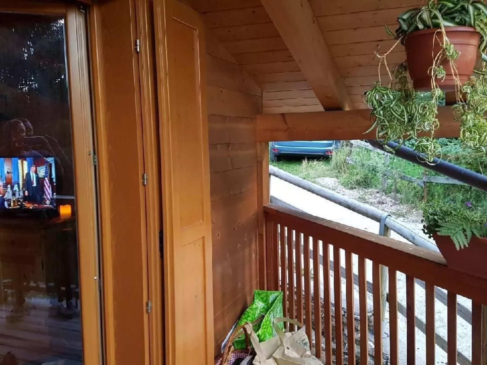 Berghütte mit Wasserblick-Draußen