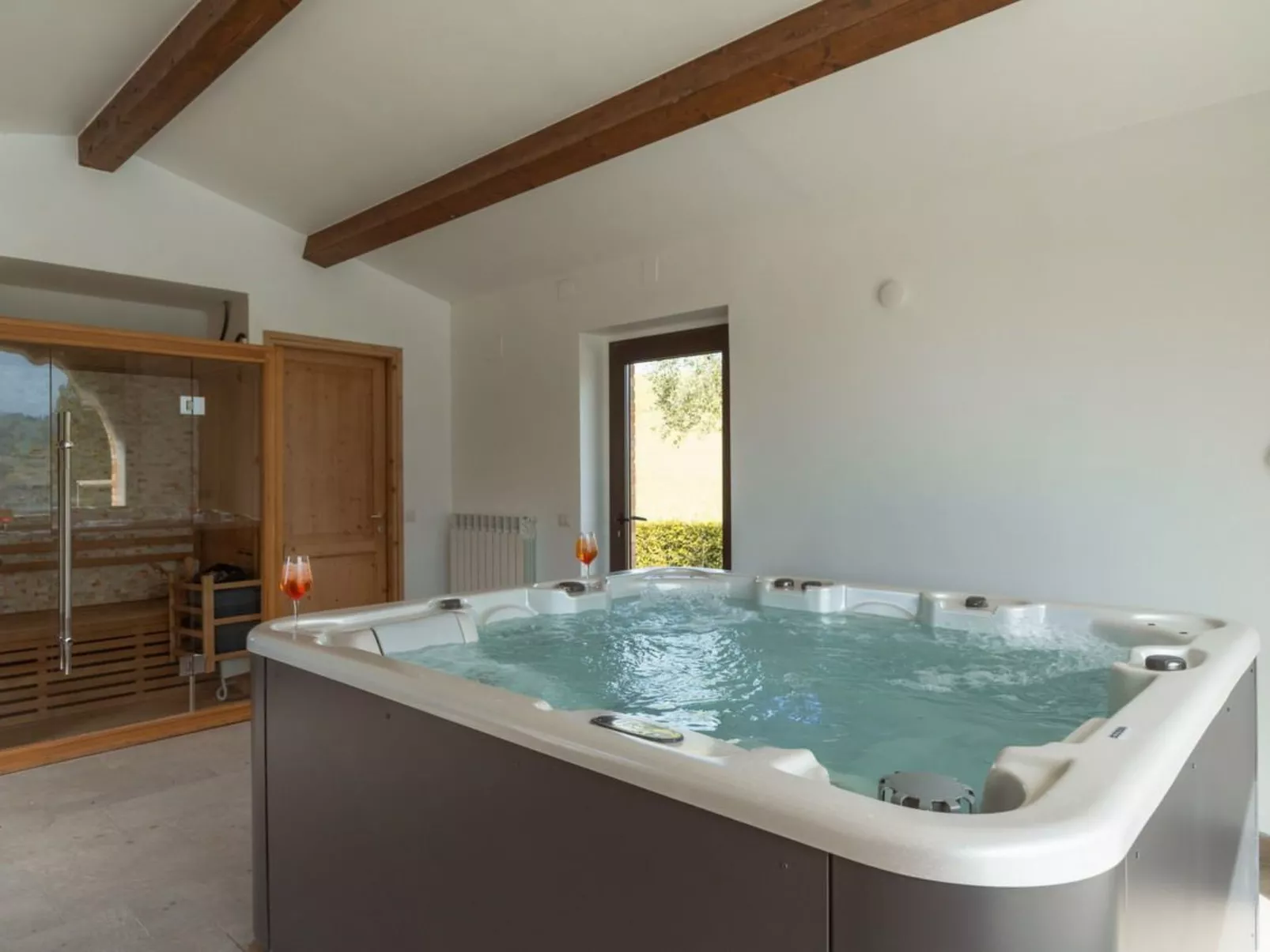 Villa mit privatem Pool und Wellnessbereich-Drinnen