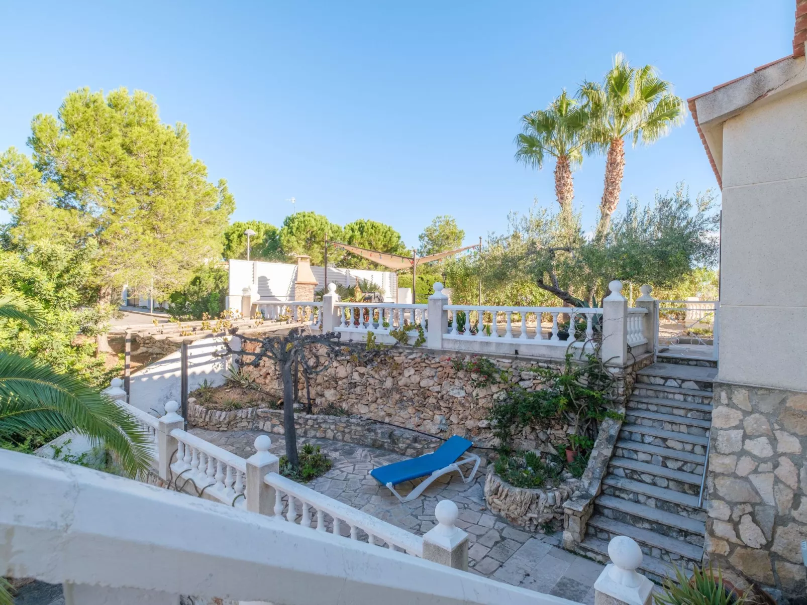 Imposante Ferienvilla mit großem Pool-Outside