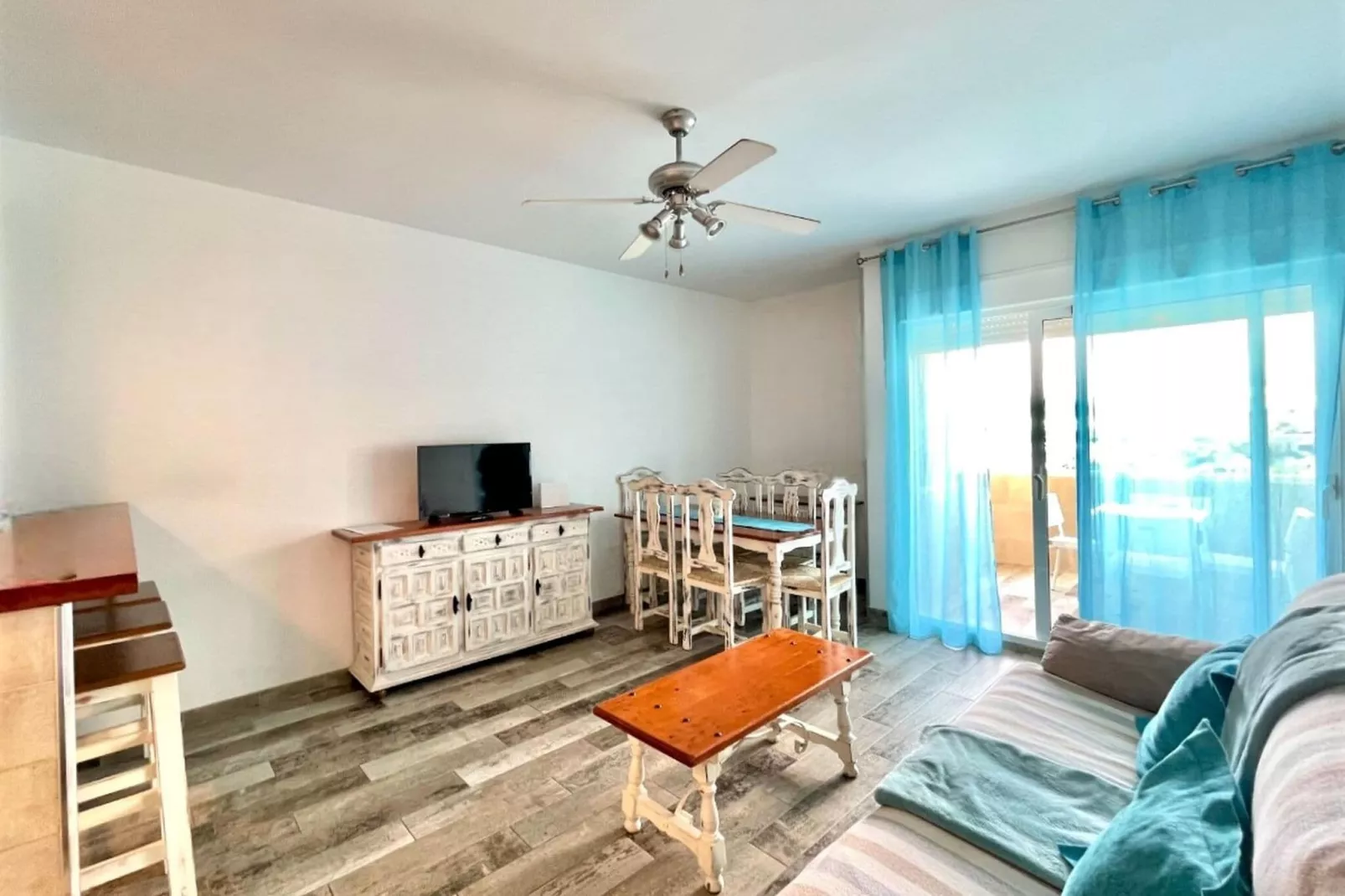 Apartamento con terraza panorámica en Playa Benalmádena-Living room