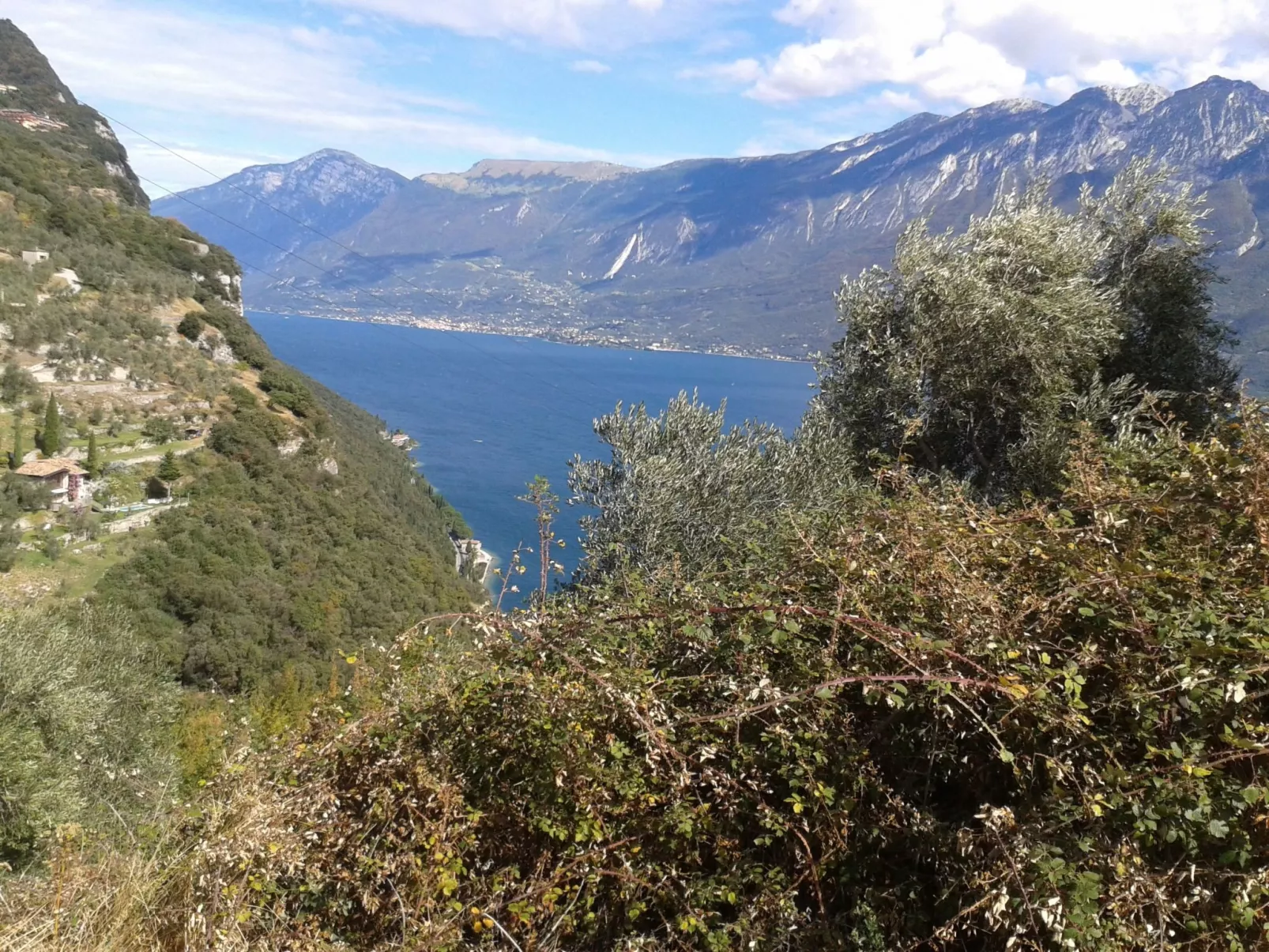 Wohnung mit Terrasse mit Blick auf den Gardasee-Outside