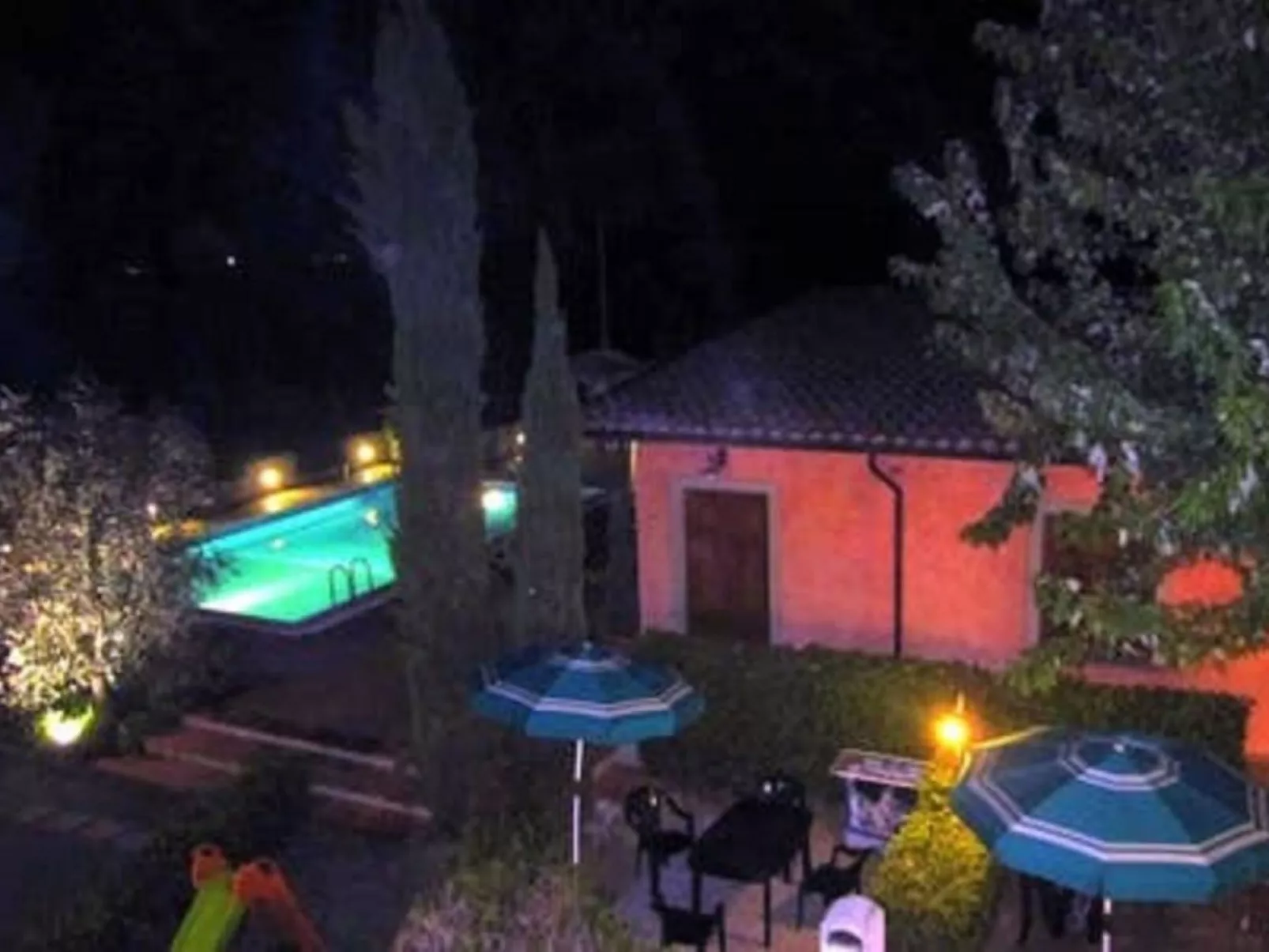 Anwesen mit Gemeinschaftspool-Outside