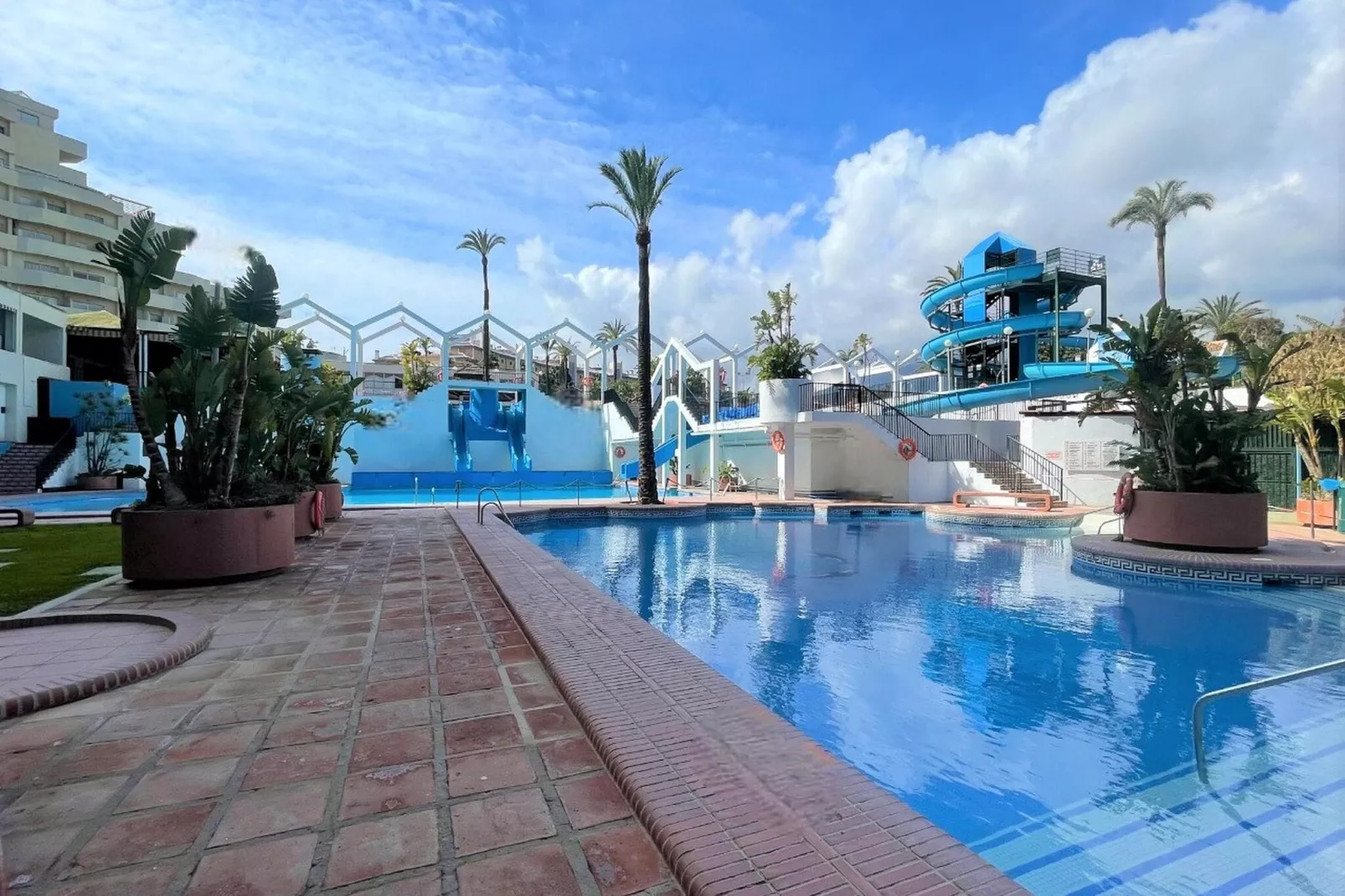 Apartamento con terraza panorámica en Playa Benalmádena-Pool