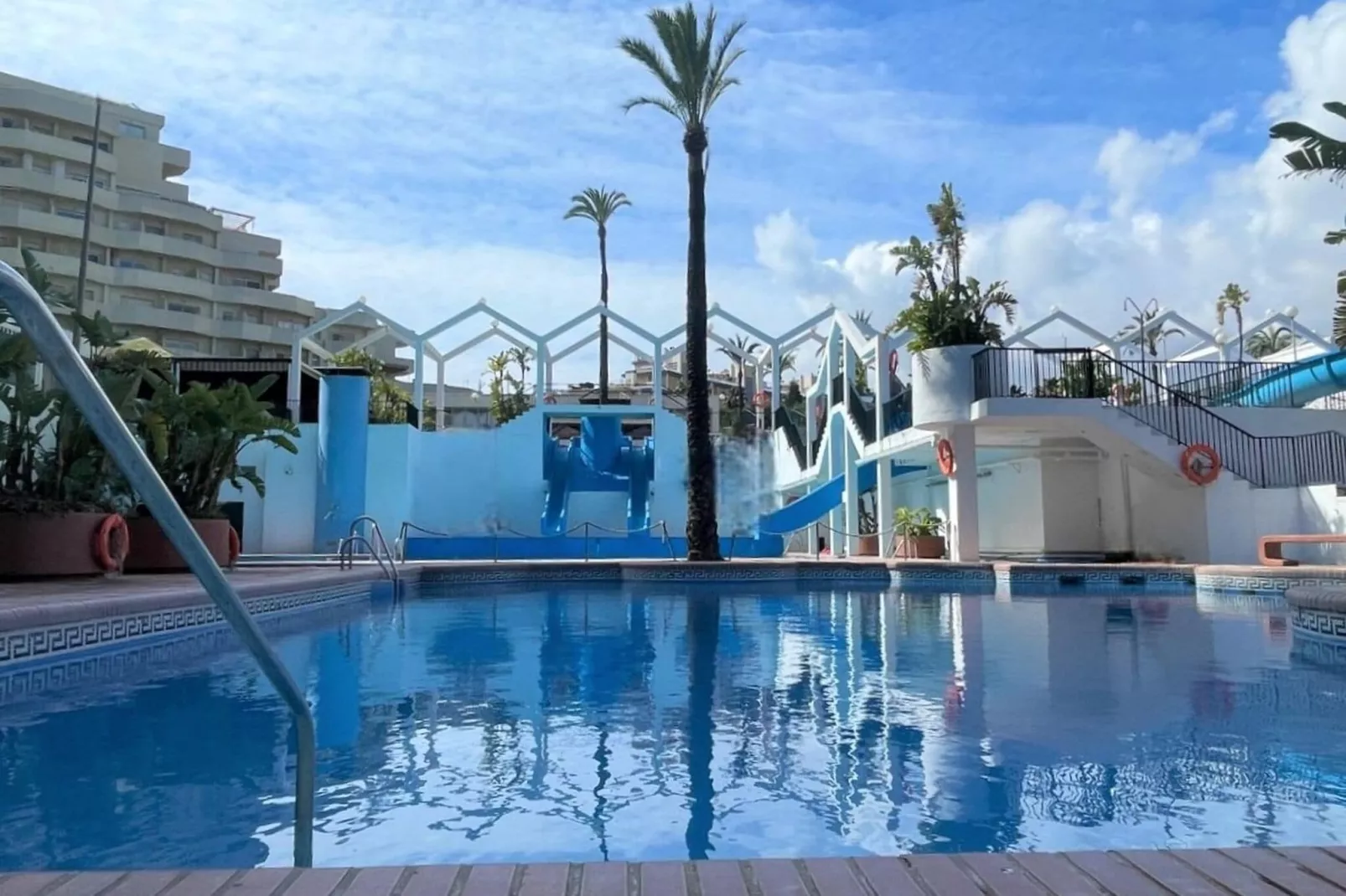 Apartamento con terraza panorámica en Playa Benalmádena-Pool