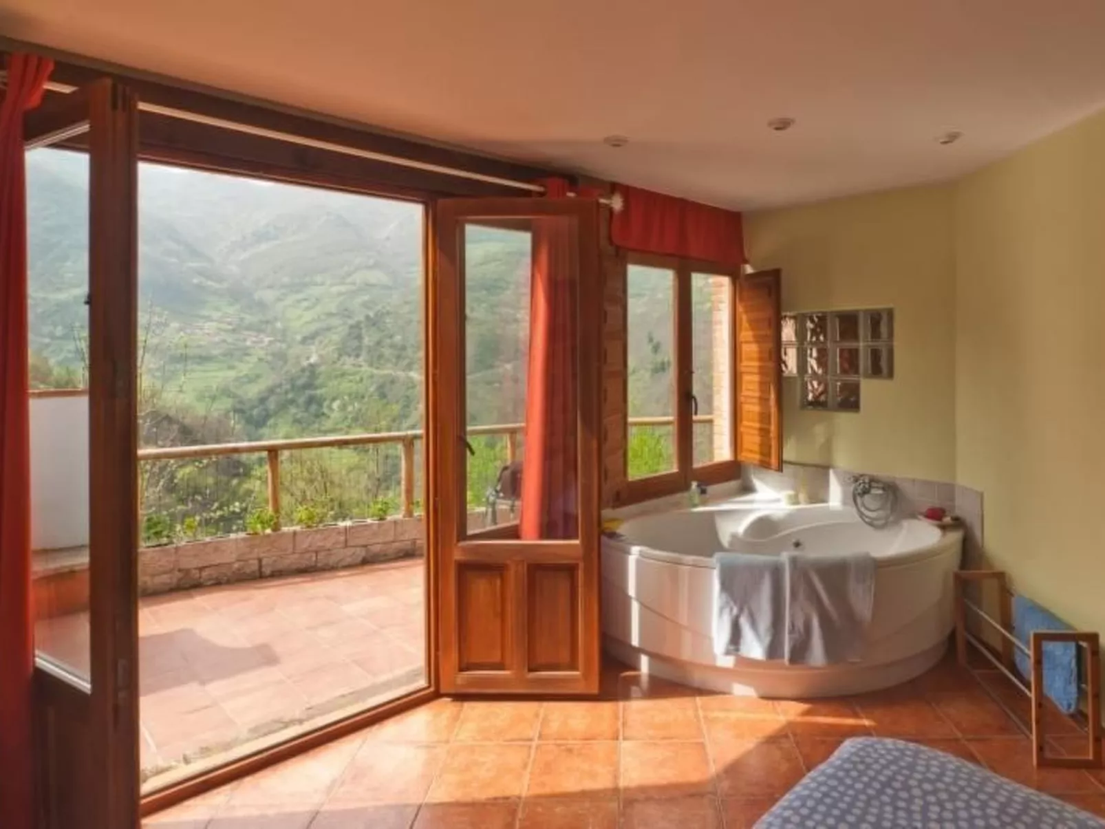 Jacuzzi, Kamin, Grill und spektakuläre Aussicht-Image-tags.info