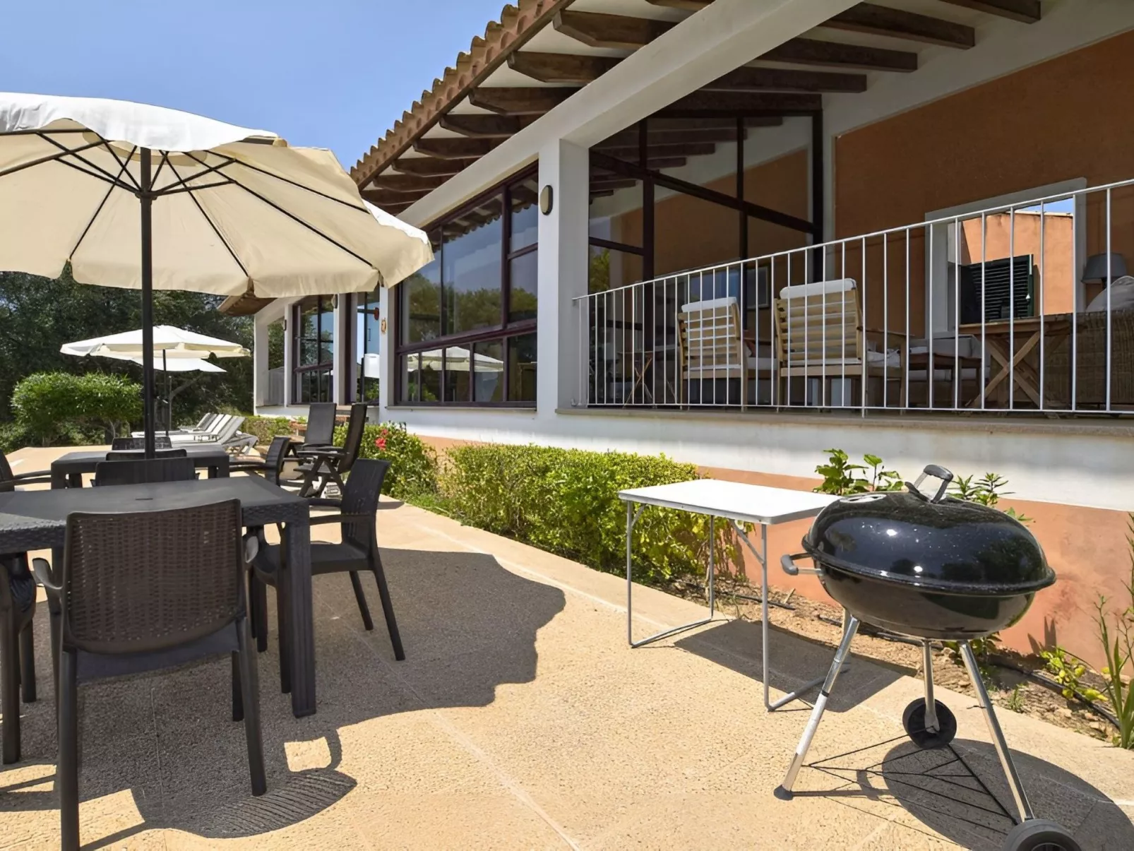 Finca in Meeresnähe mit Schwimmbad und Kinderbecken-Draußen