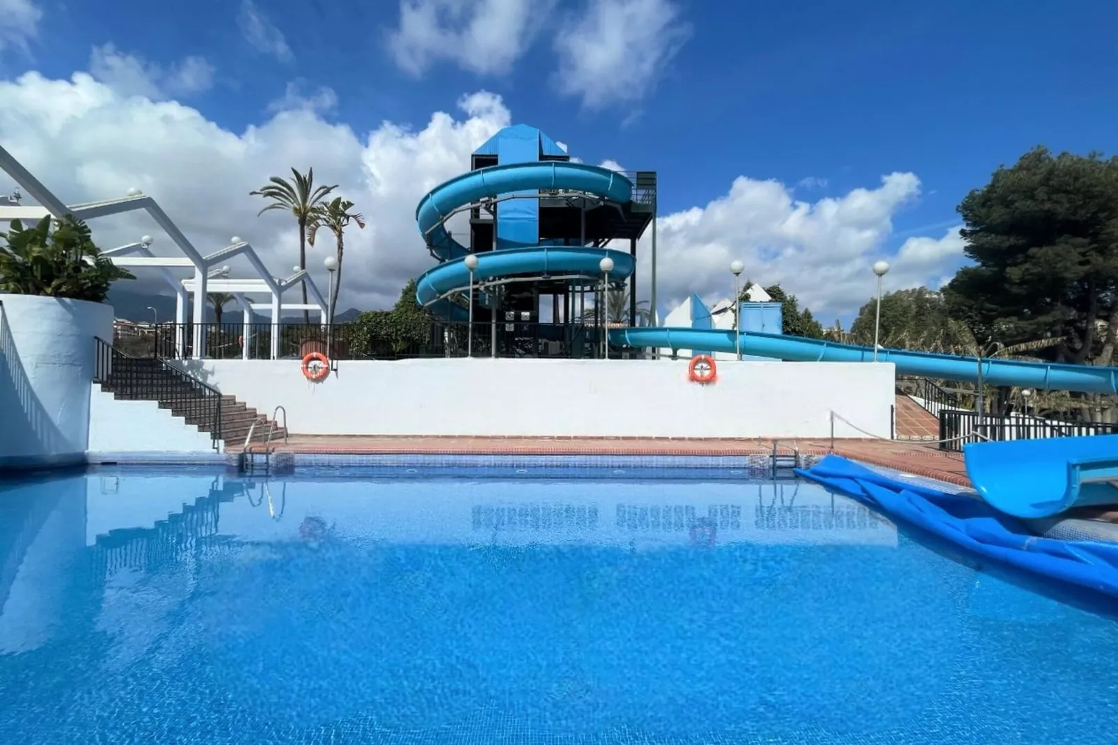 Apartamento con terraza panorámica en Playa Benalmádena-Pool