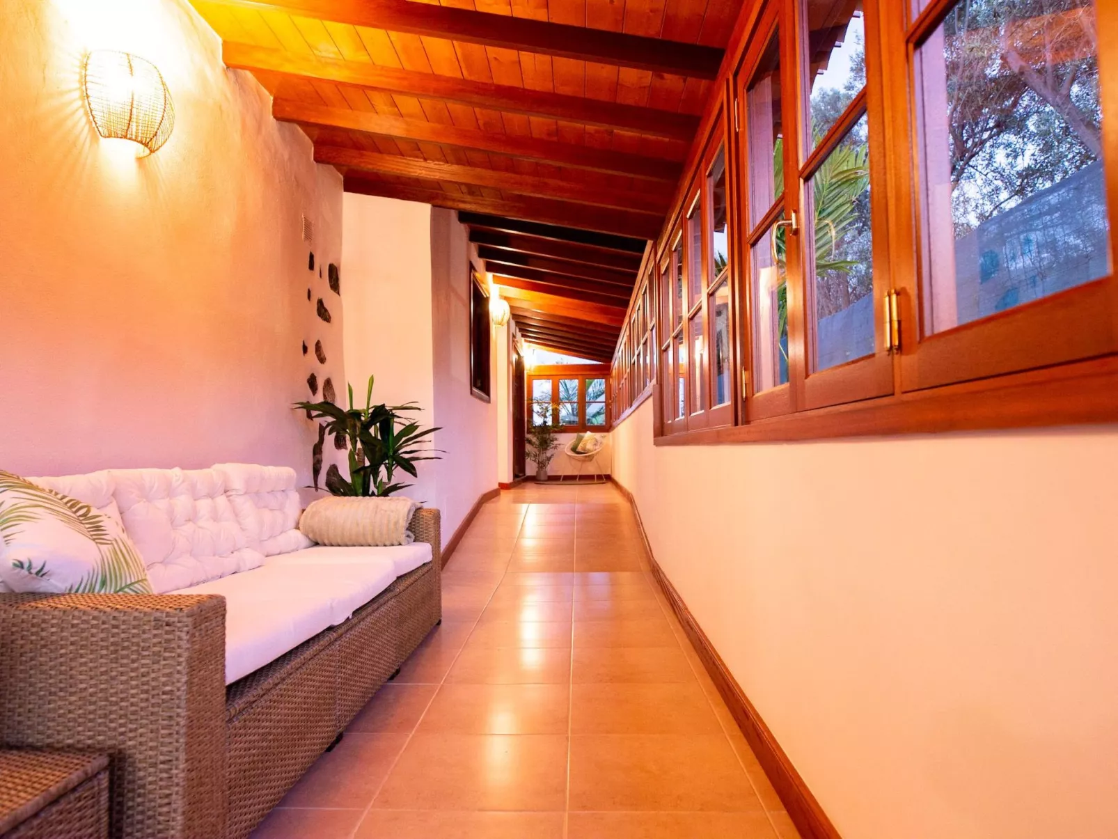 Cruz de los Martillos-Inside