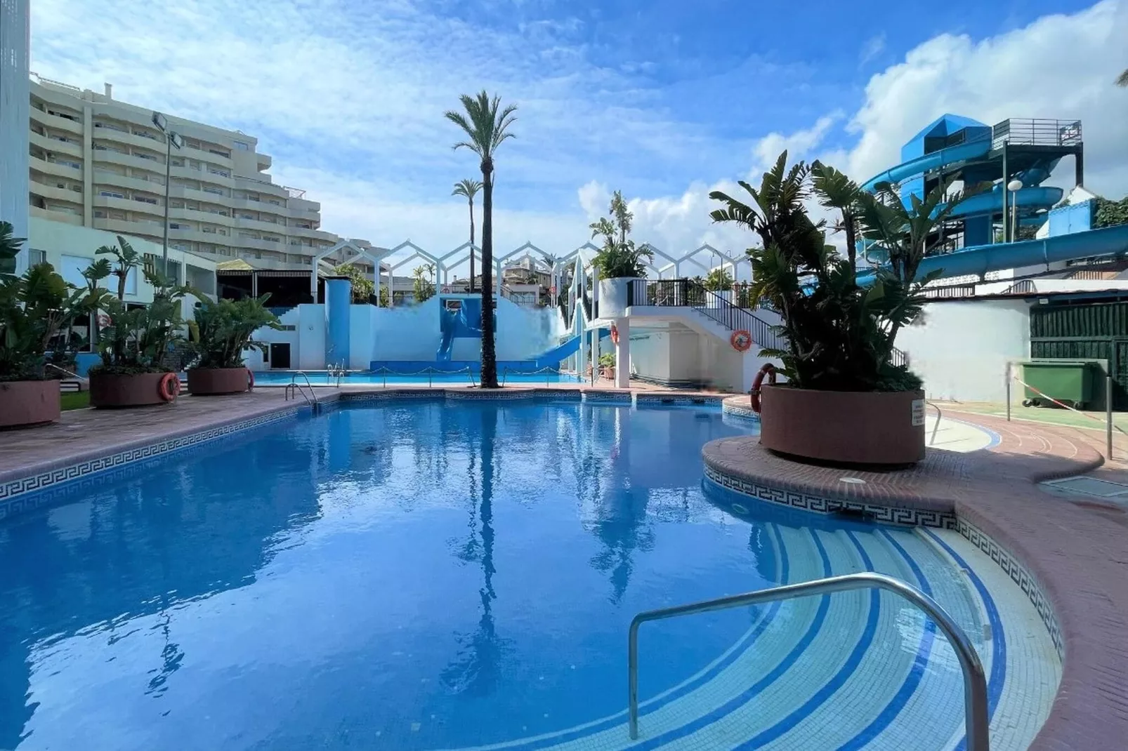 Apartamento con terraza panorámica en Playa Benalmádena-Pool