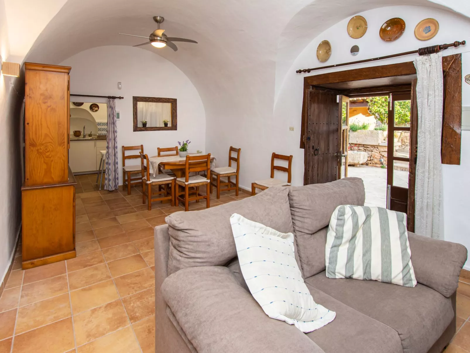 Villa Moli de Ca n'Orell-Inside