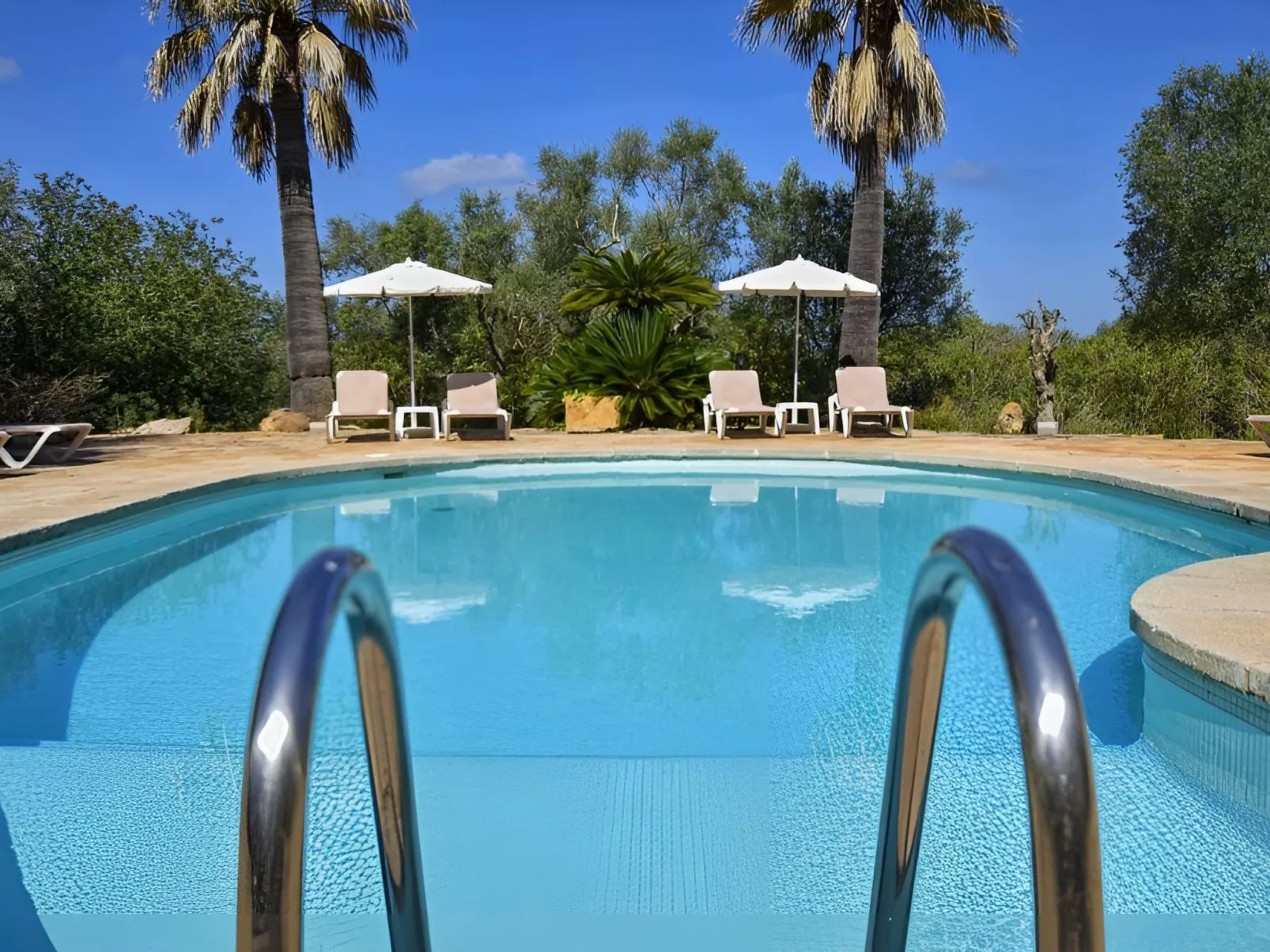 Großes Landhaus mit Schwimmbad in Meeresnähe-Draußen