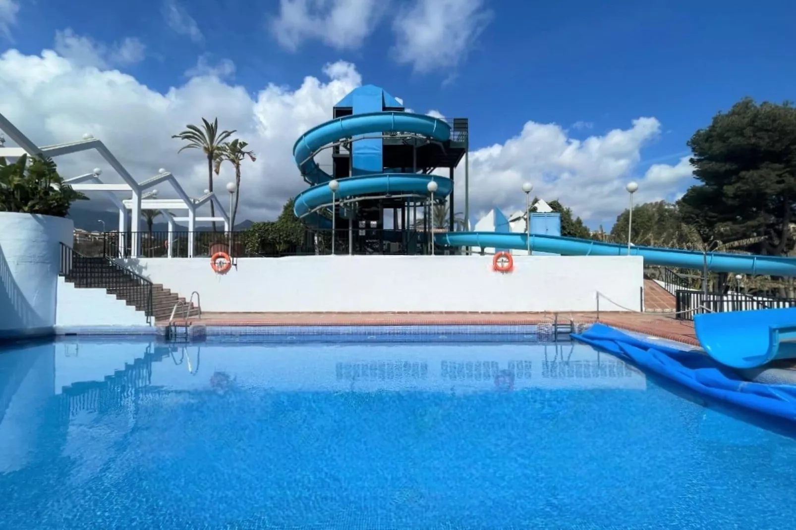 Apartamento con terraza y vistas a playa Benalmádena-Schwimmbad