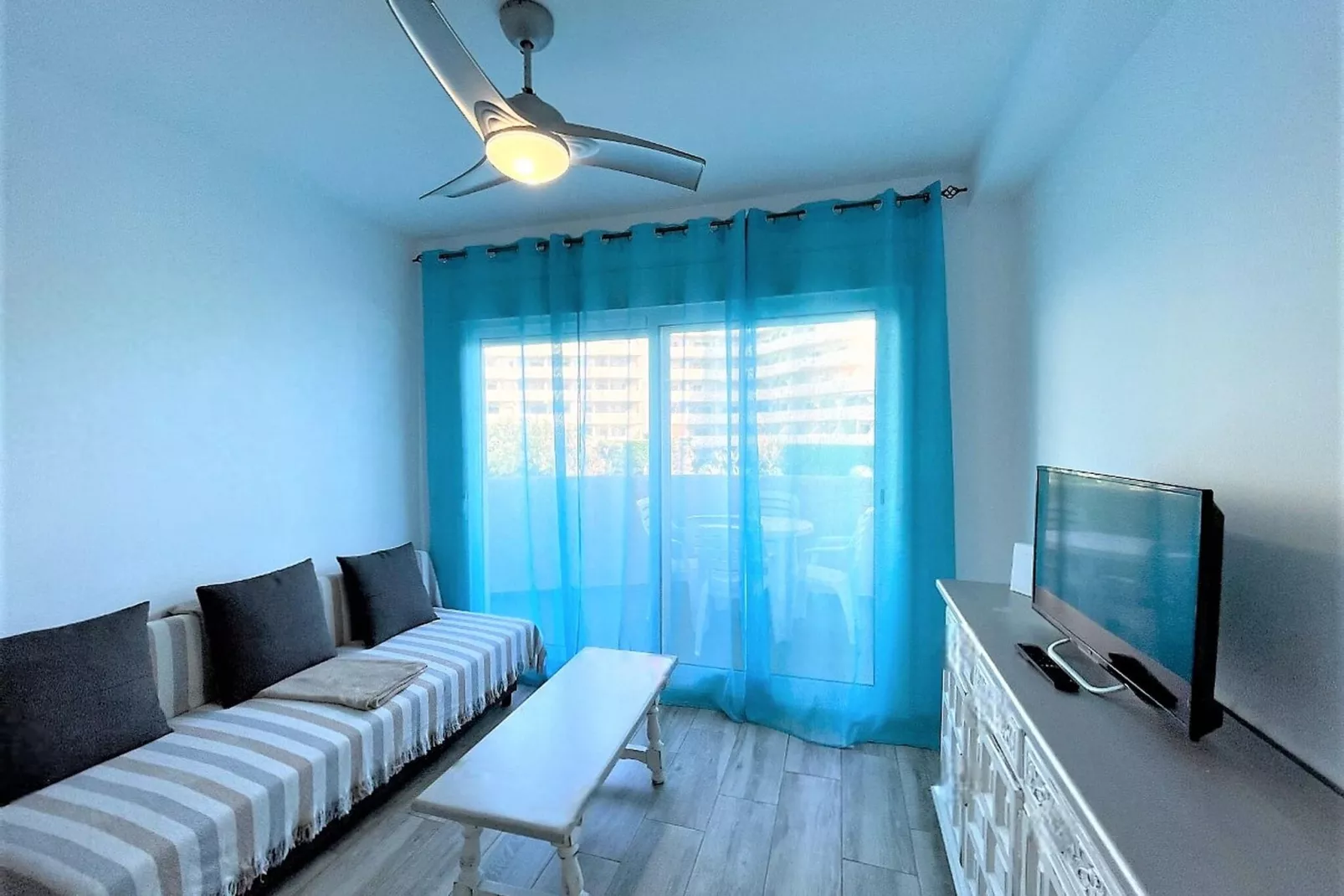 Apartamento con terraza y vistas a playa Benalmádena-Wohnzimmer