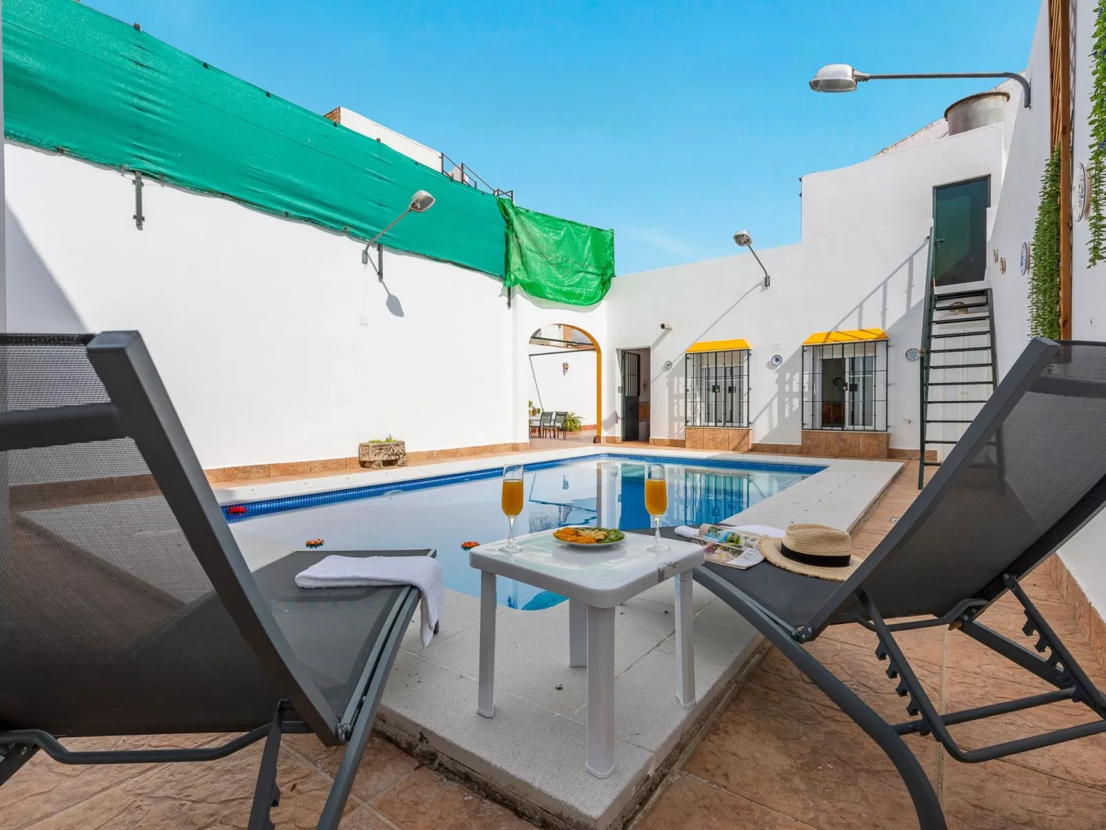 Gasthaus Berraquero-Outside