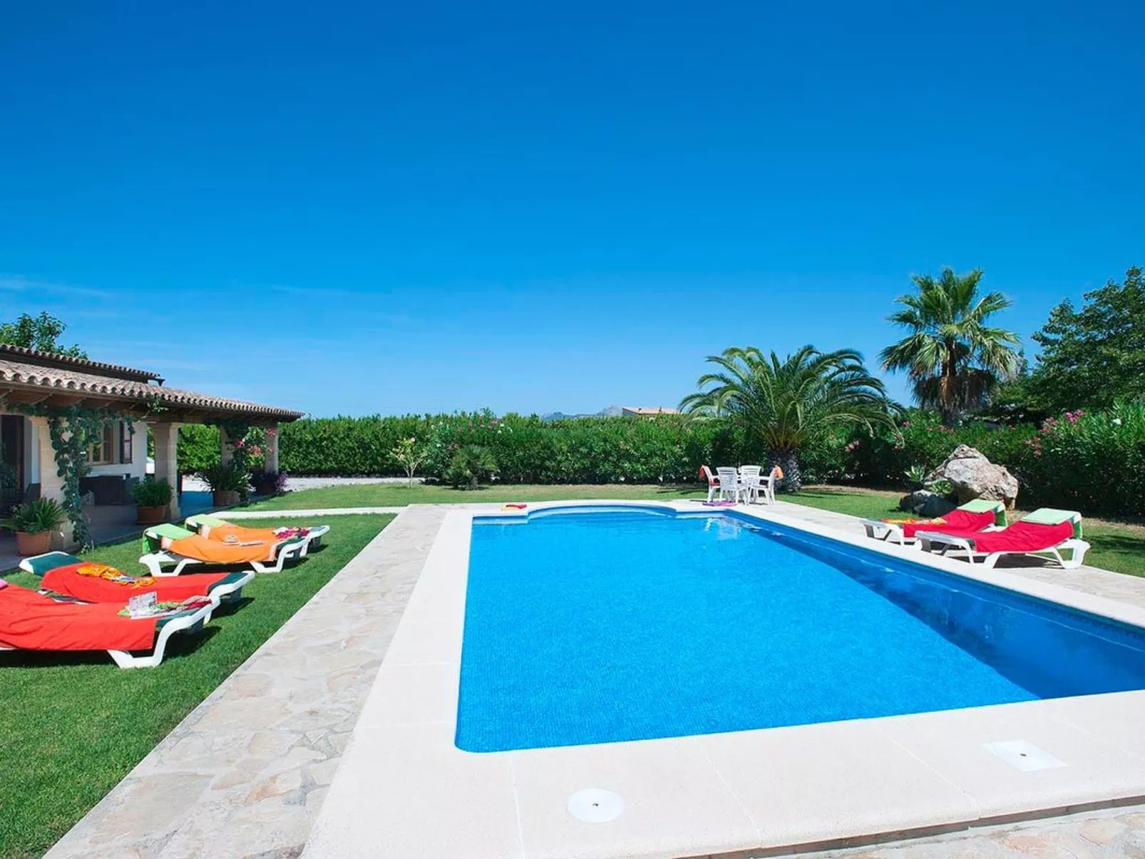 Schönes Ferienhaus in Alcúdia mit Großem Pool