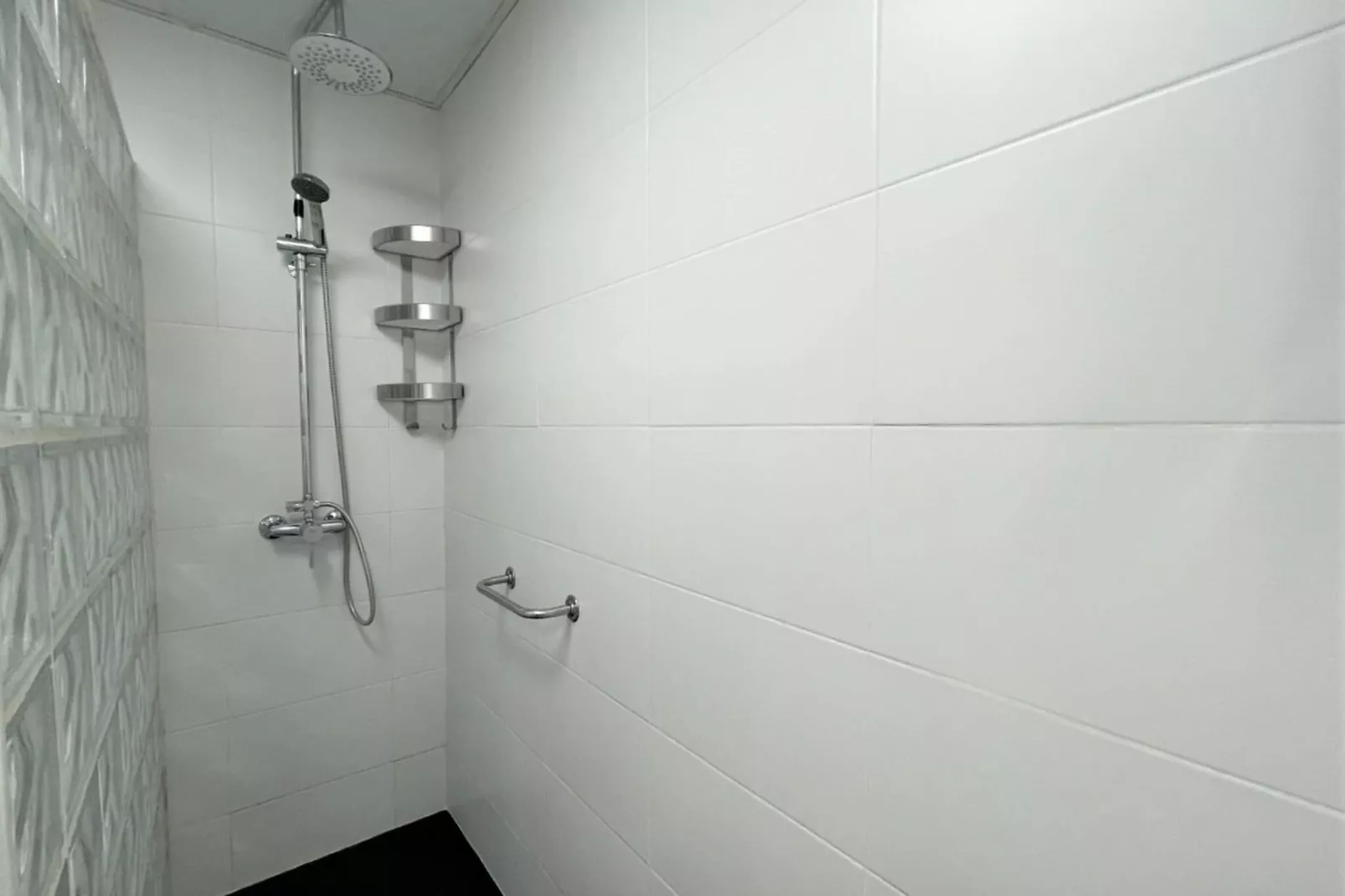 Apartamento con terraza y vistas a playa Benalmádena-Badezimmer