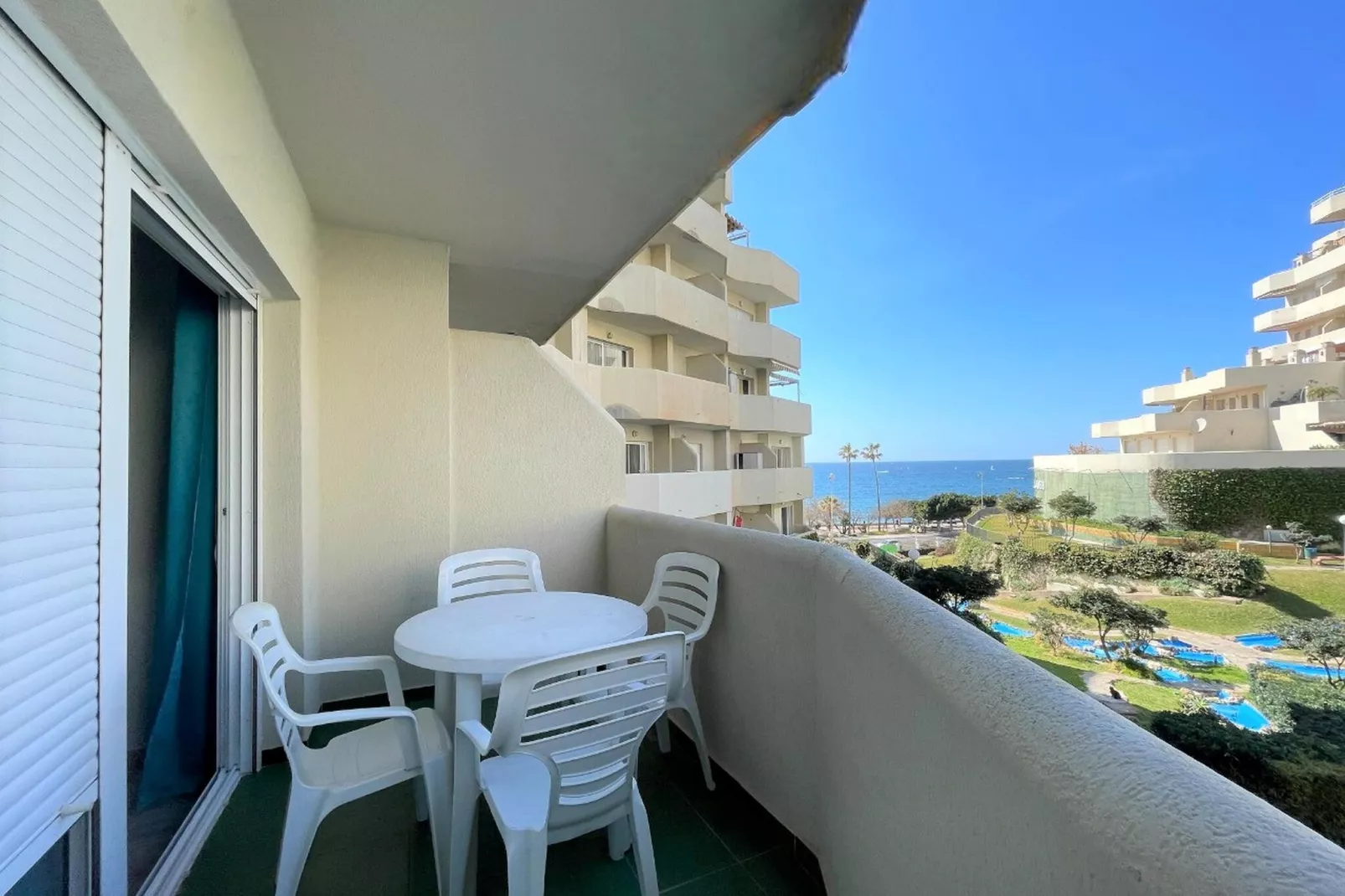 Apartamento con terraza y vistas a playa Benalmádena-Terrassenbalkon