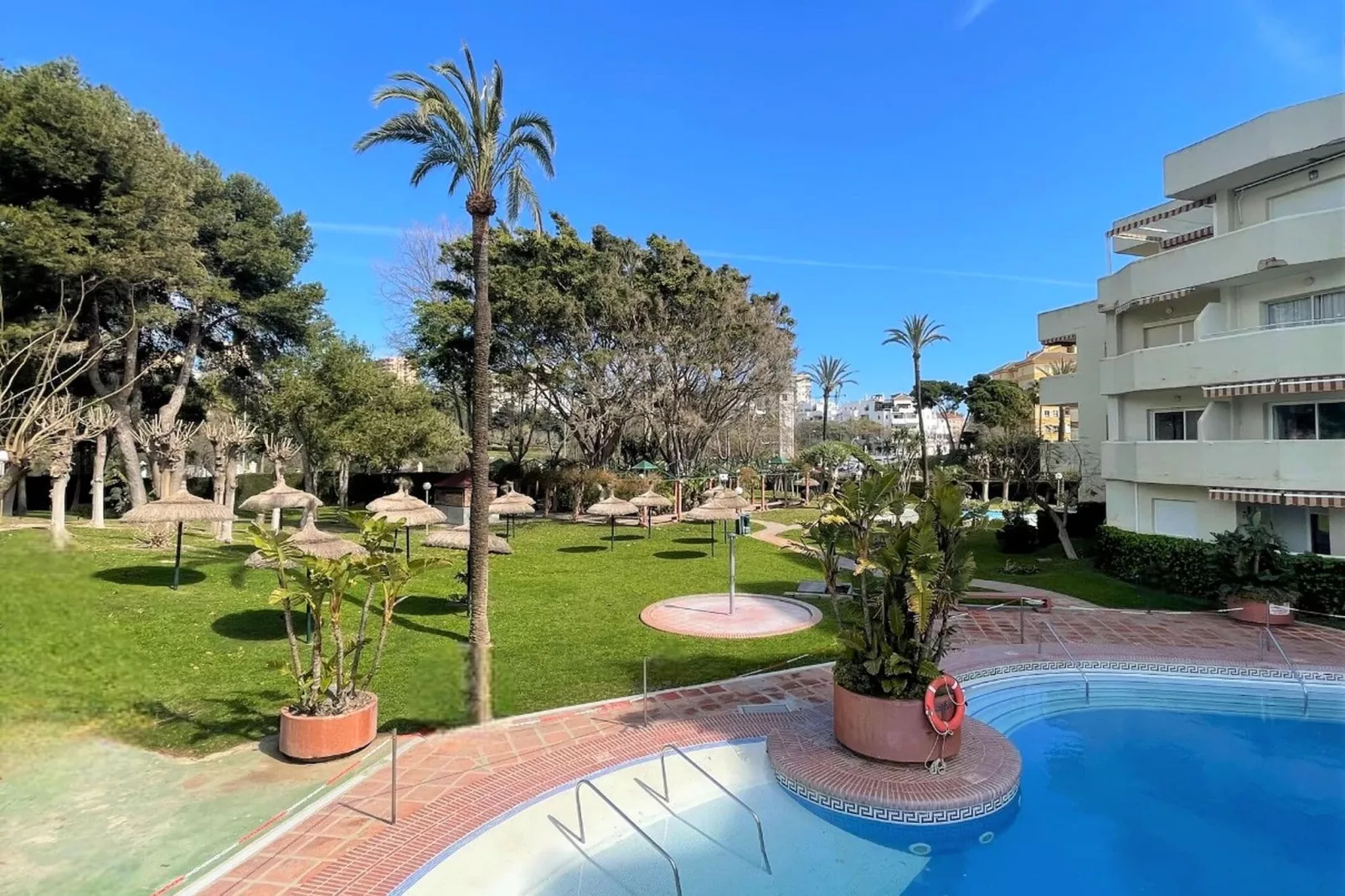 Apartamento con terraza y vistas a playa Benalmádena-Außenbereich Sommer