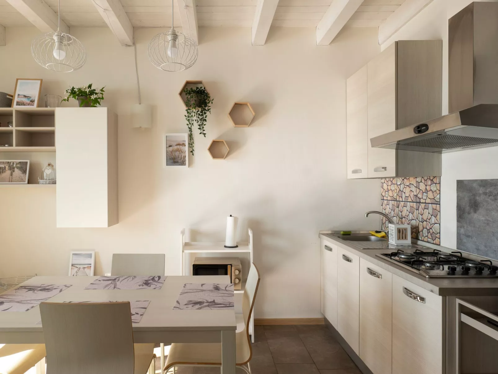 Cherubino 2", Dreizimmerwohnung mit Pool und Terrasse-Inside