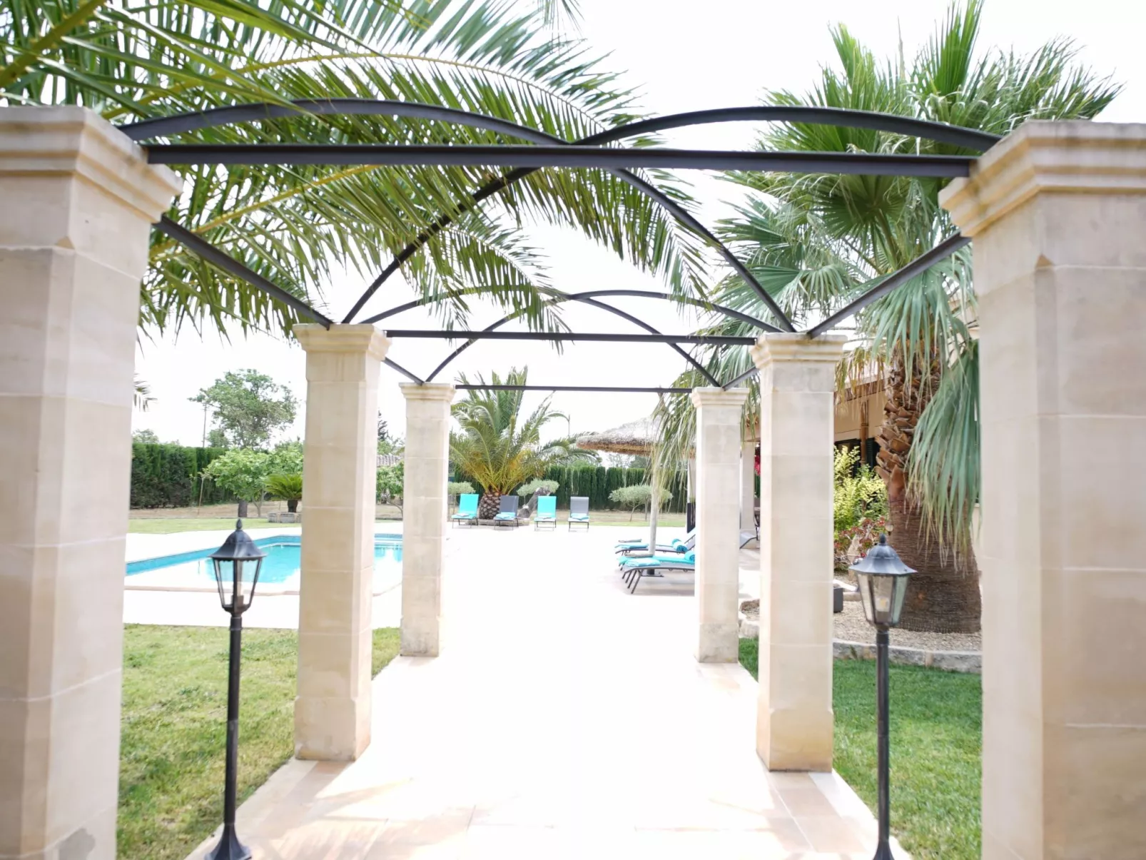 Nettes Ferienhaus in Llucmajor mit Großer Terrasse-Dehors