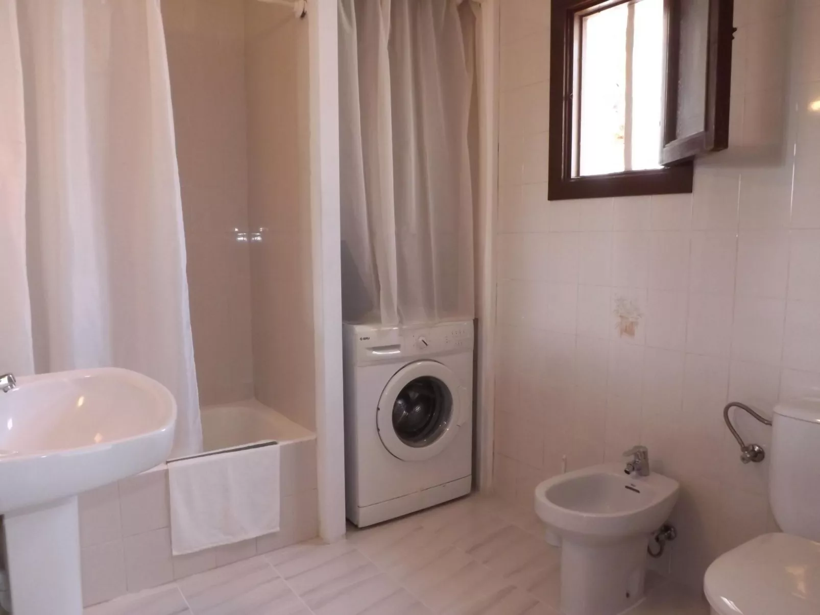 Bungalow con piscina-Image-tags.info