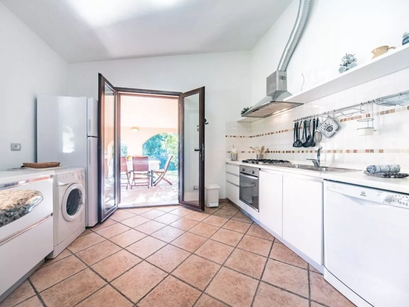 Schöne moderne Villa in privater Lage, umgeben von üppiger Natur-Dedans