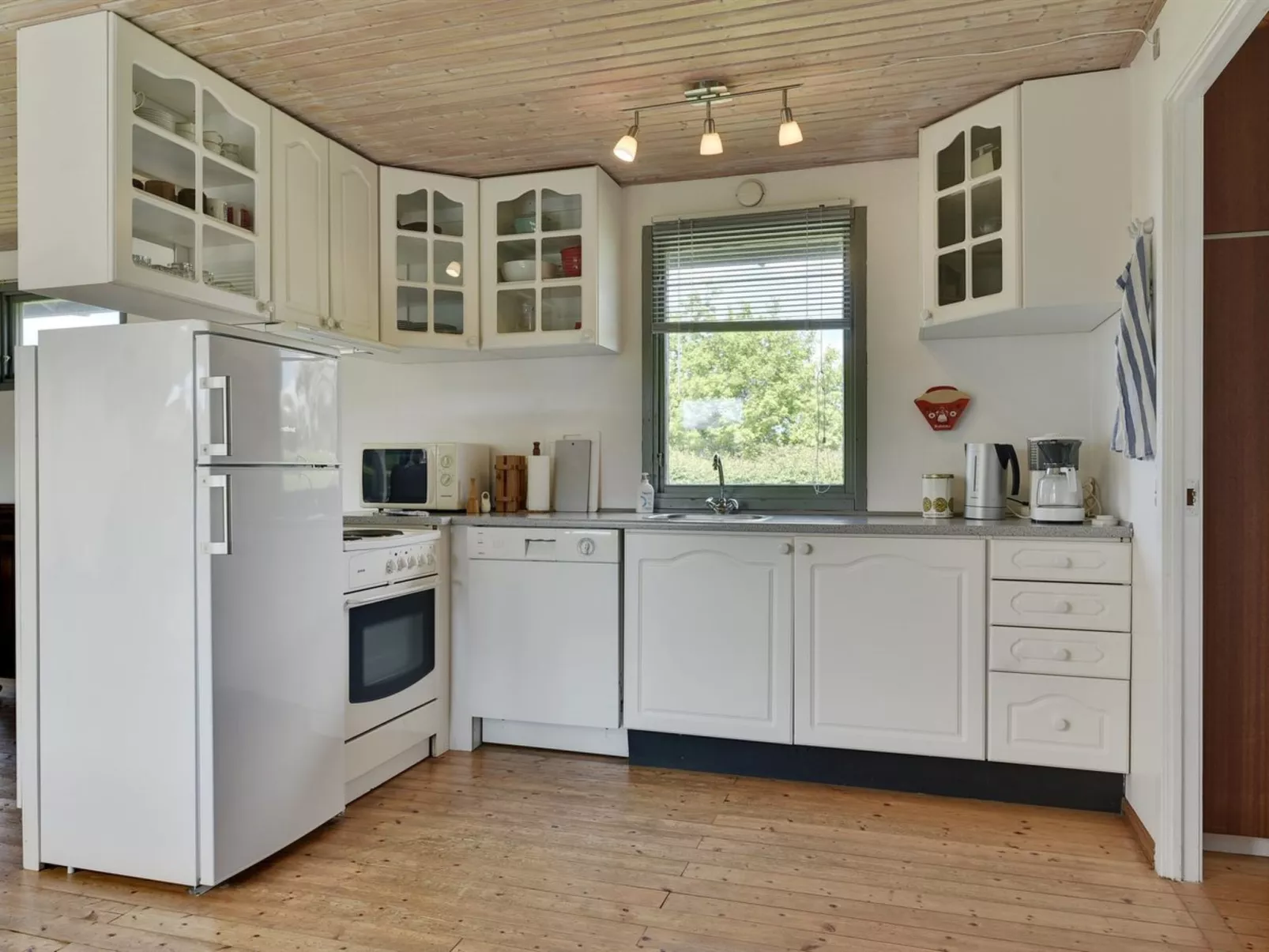 "Rise" - 250m from the sea-Dedans