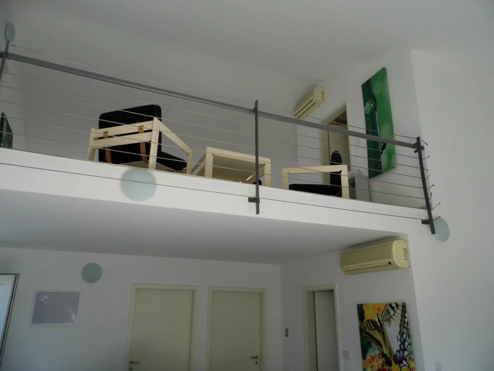 Mit Blick auf das Wasser-Inside