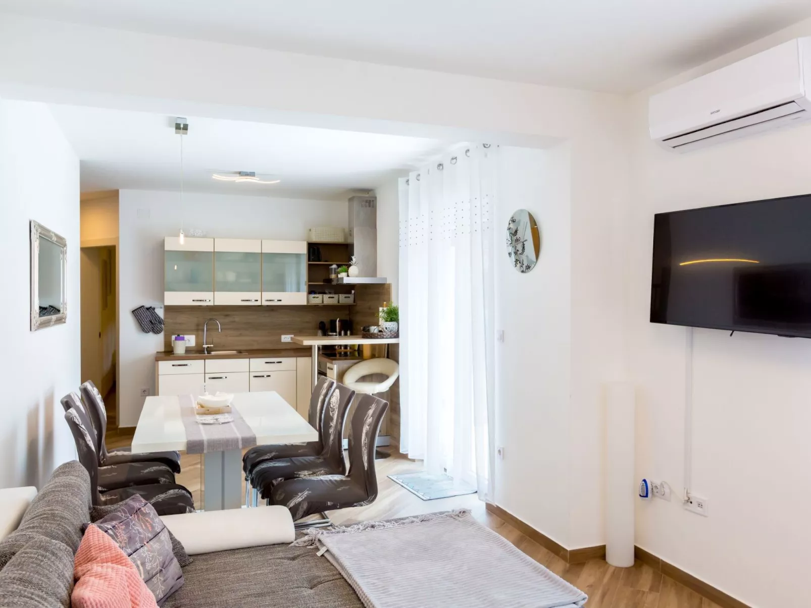 Modernes Apartment As Veliki mit Terrasse