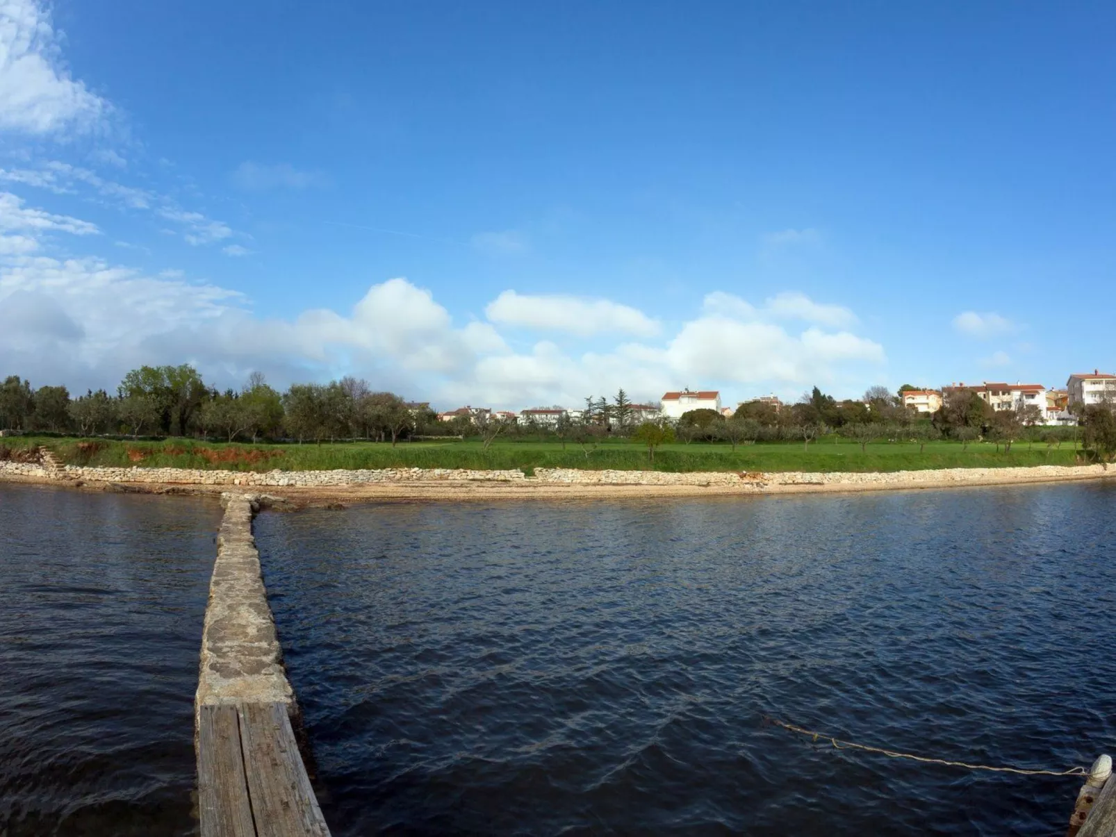 Schöne Wohnung in Medulin mit Möbliertem Balkon-Draußen
