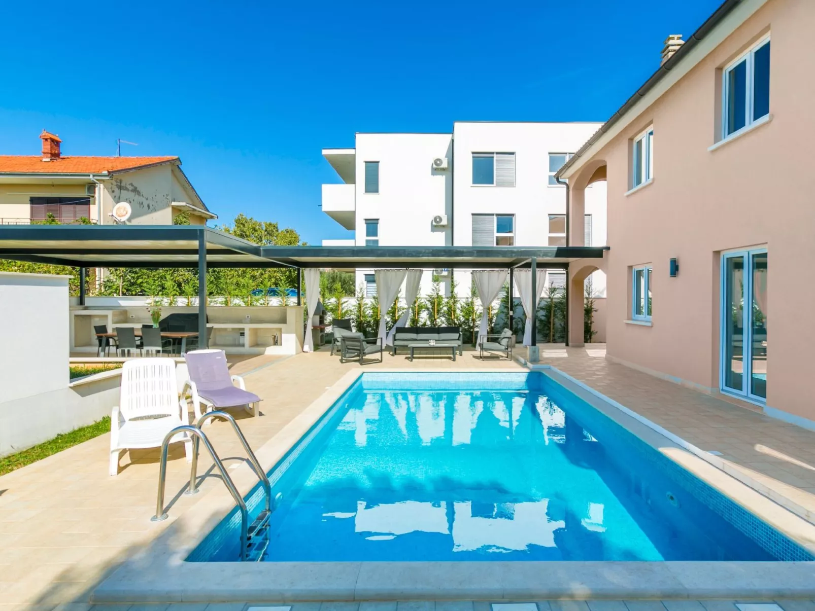 "Suzy" mit privatem Pool