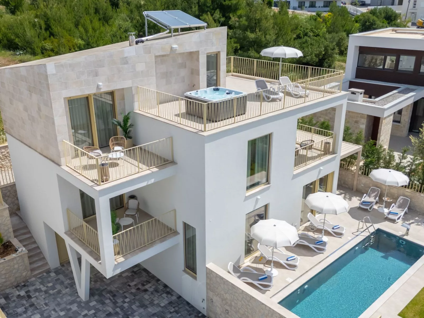 Neue Villa Adore-Drinnen