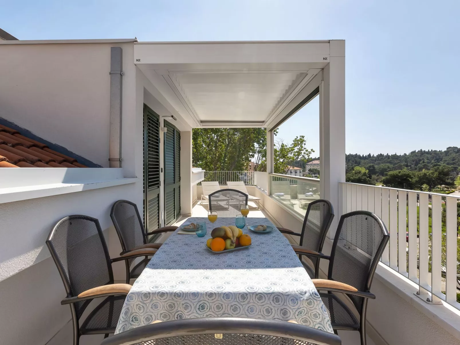 Penthouse Nikolina-50m to beach