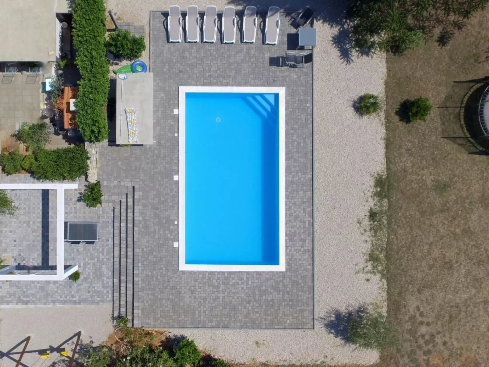 Mit Blick auf das Wasser-Outside