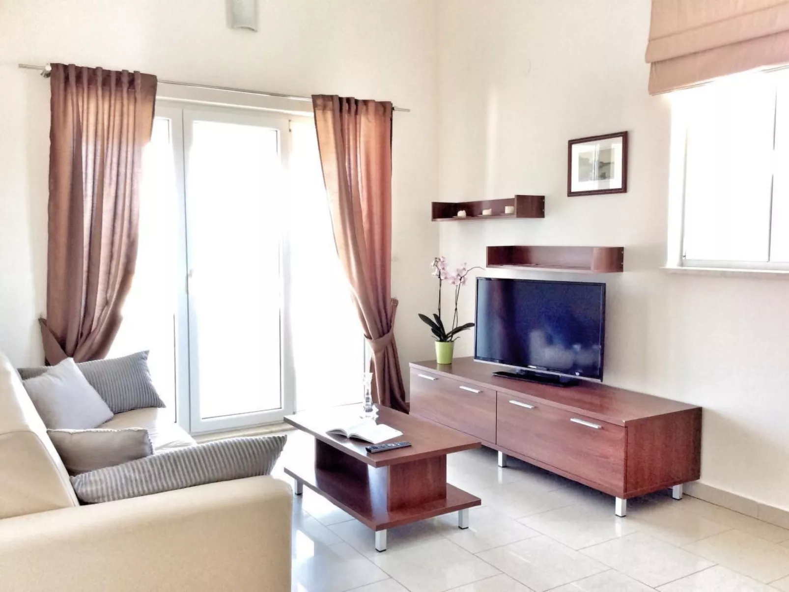 Mit Blick auf das Wasser