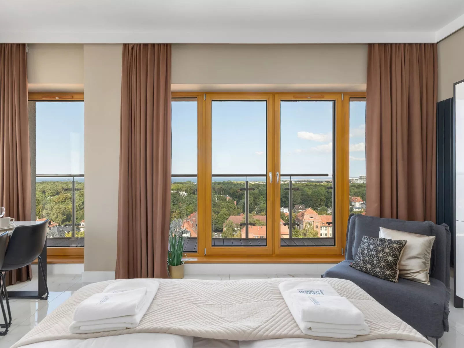 "Platan Tower 114" - Inside