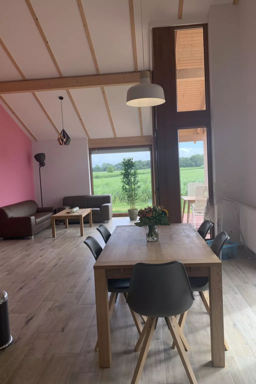 G9 eingezäuntes Haus in Randlage mit Weitblick - Drinnen