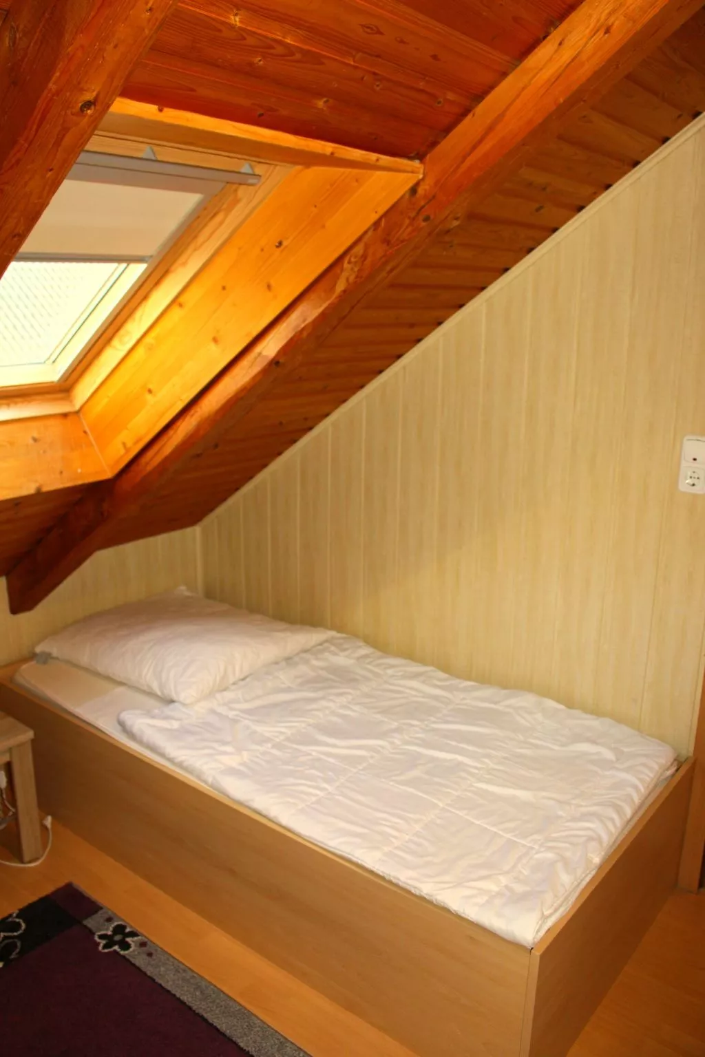 Geräumige Ferienwohnung in Burhave mit Grill, Garten und Pool-Drinnen