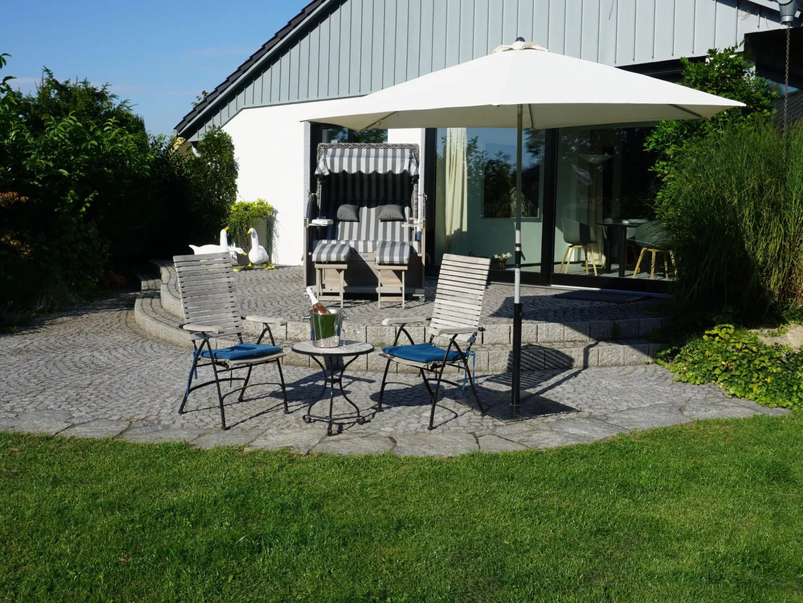 Großzügiges Haus mit traumhafter Gartenanlage