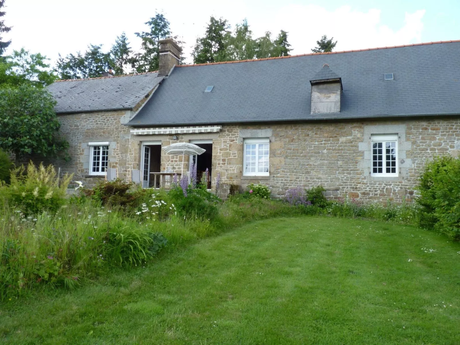 Maison du Lapin (Haus des Kaninchens) in Saint-Étienne-en-Coglès-Outside