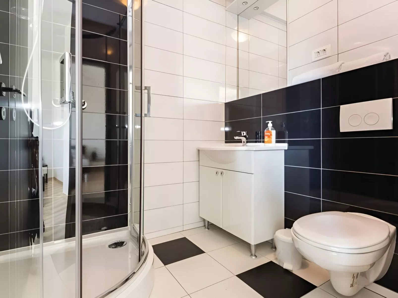 Villa Ivy mit perfekter Privatsphäre, Pool, Sauna - Dedans