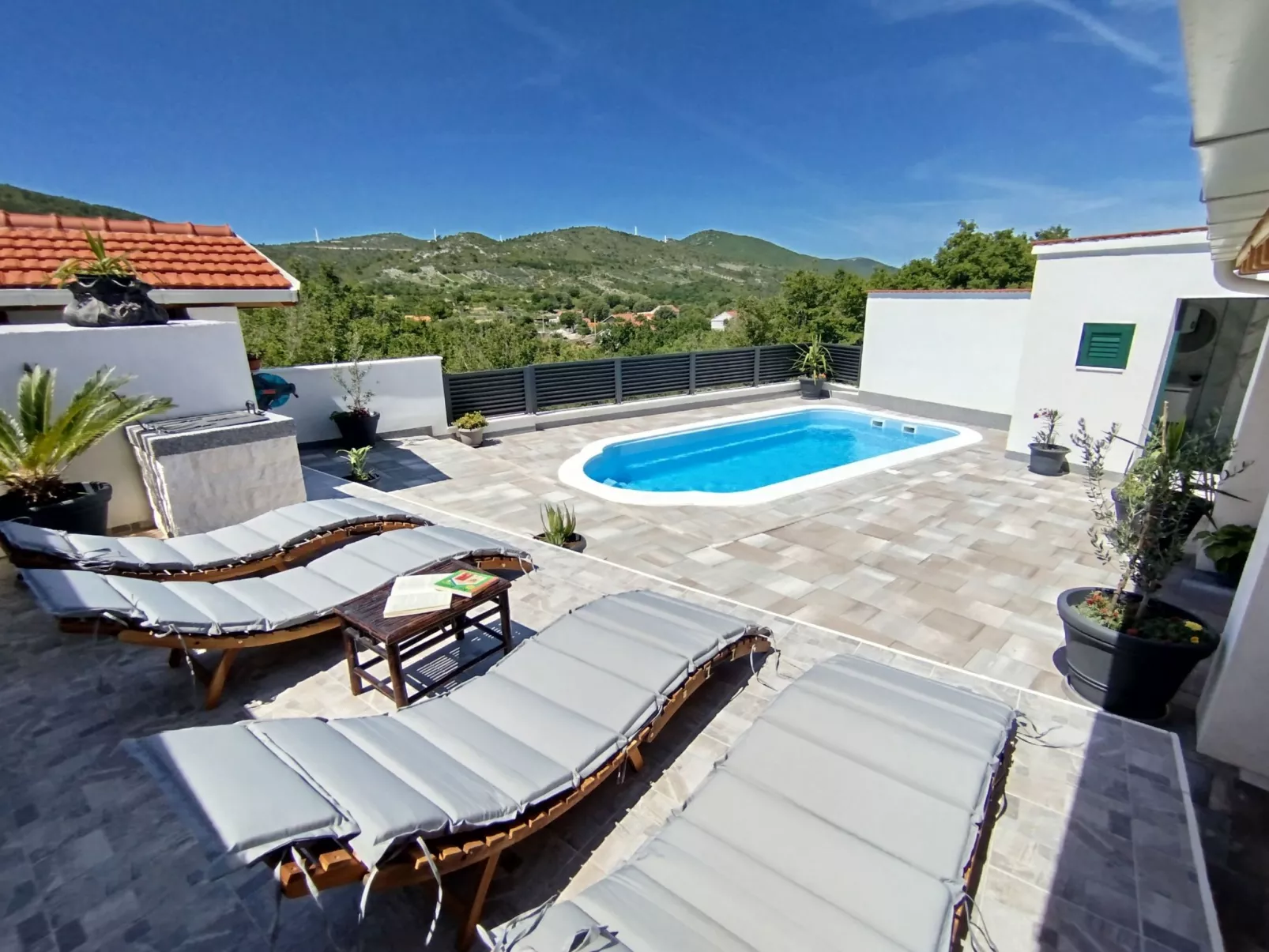 "Ferienhaus Luce" - privater Pool-Draußen